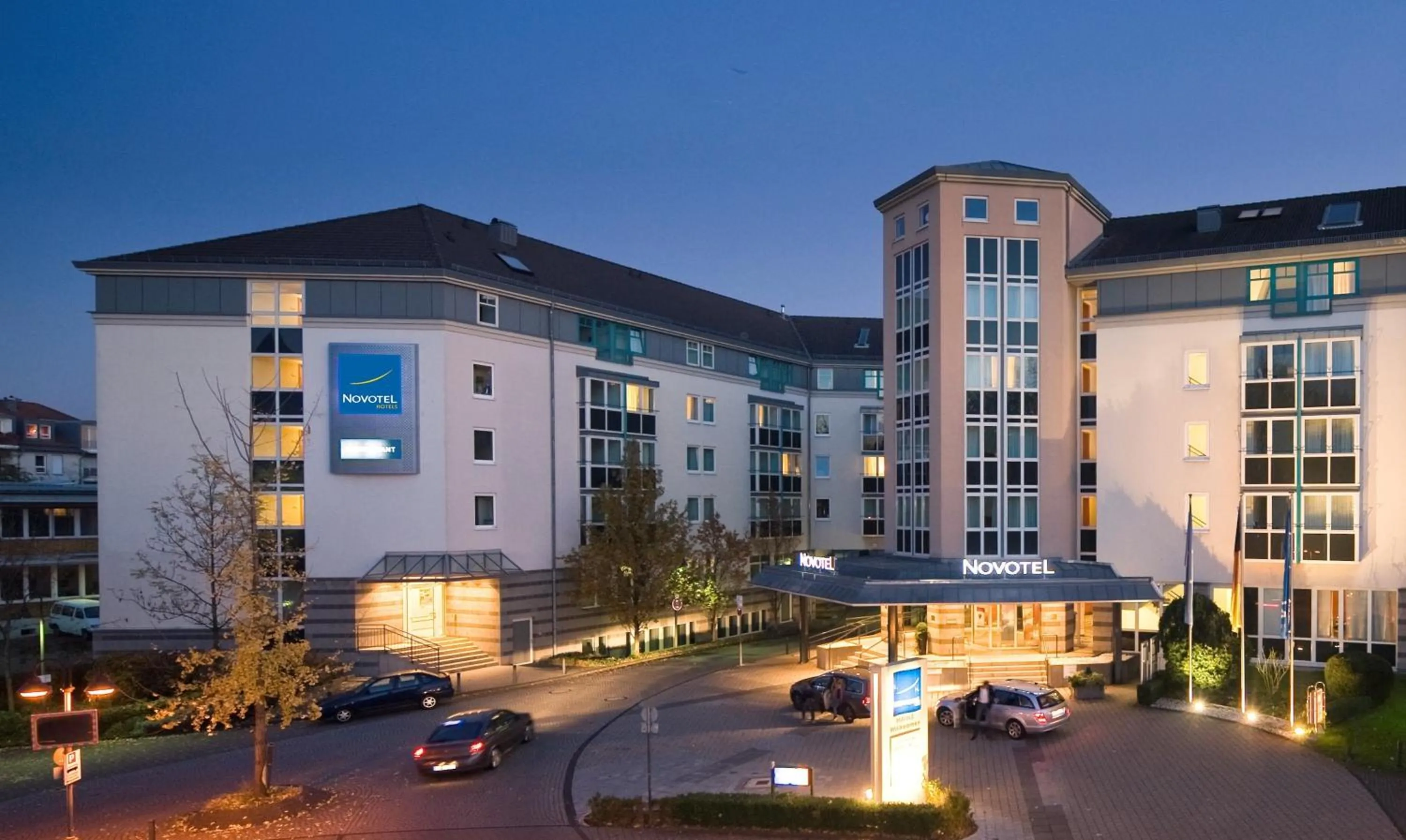 Facade/entrance, Property Building in Novotel Mainz