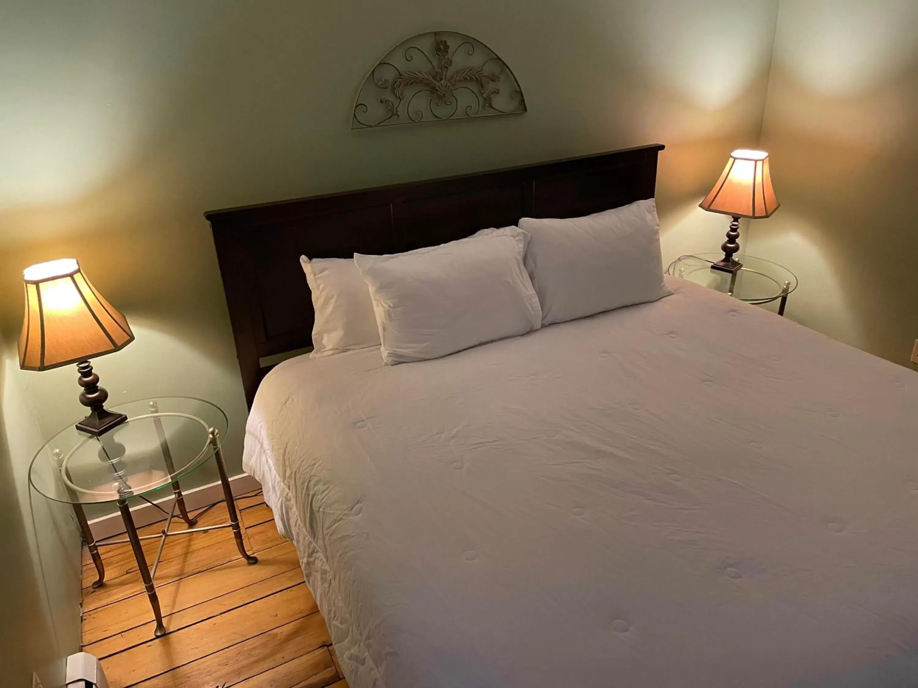 King Room - Non-Smoking in Smugglers Notch Inn King Room - Non-Smoking in Smugglers Notch Inn