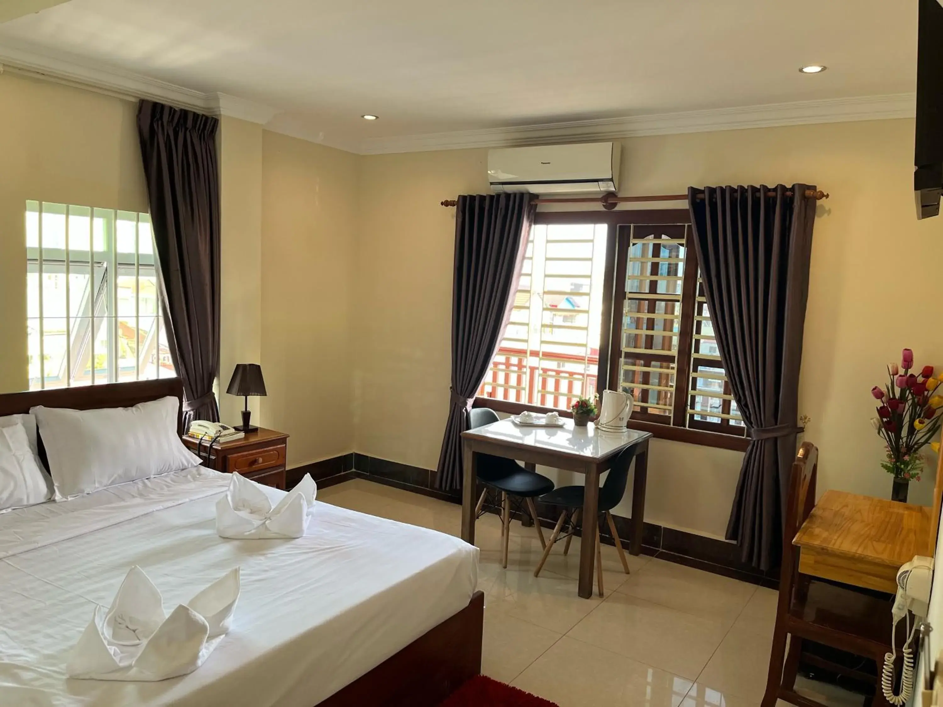 Deluxe Double Room in Queenwood Hotel Deluxe Double Room in Queenwood Hotel