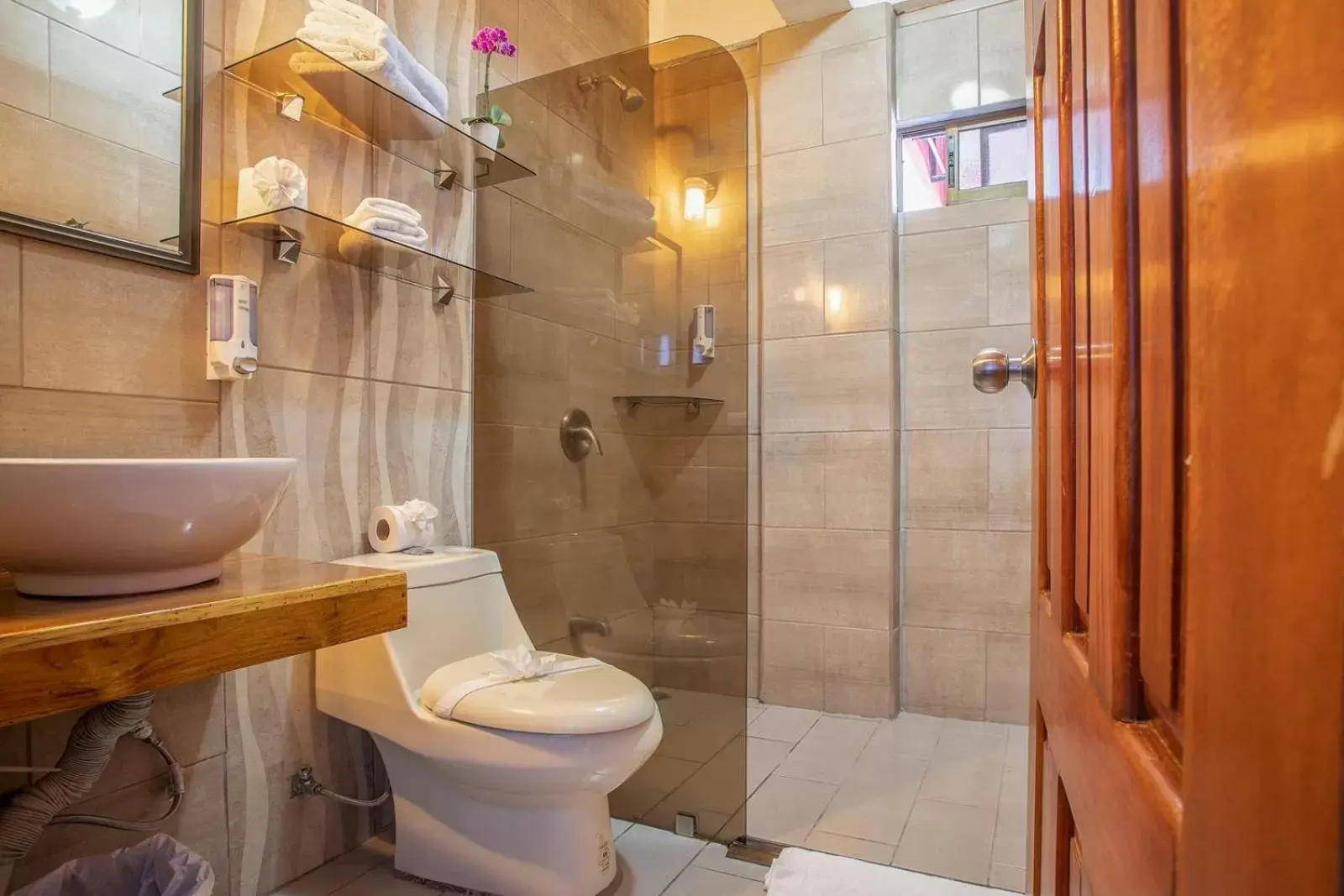 Tropical Family Room (2 Full Beds or 1 Full Bed + 2 Single Beds) in La Fortuna Downtown Hotel Boutique Tropical Family Room (2 Full Beds or 1 Full Bed + 2 Single Beds) in La Fortuna Downtown Hotel Boutique