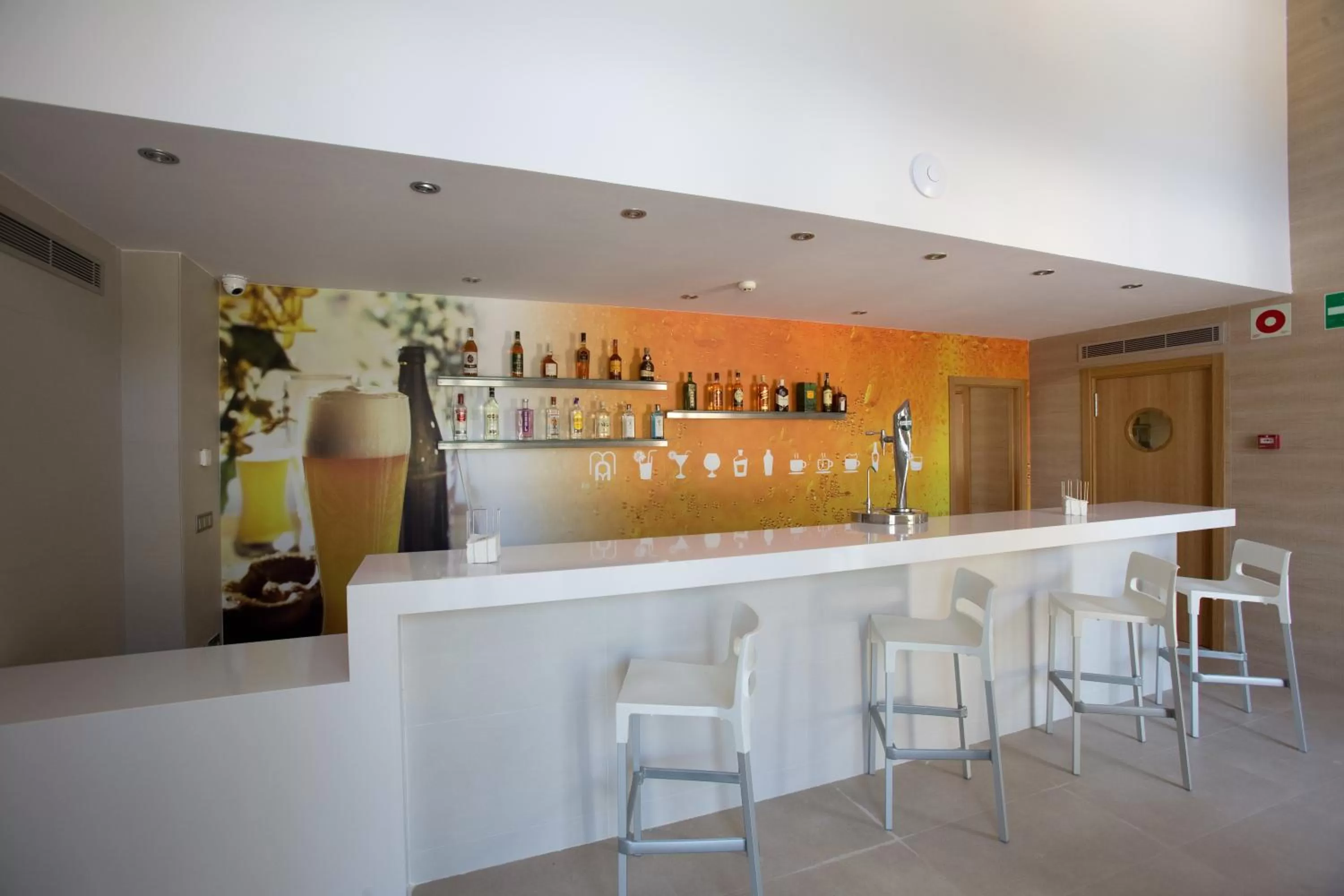 Lounge or bar in M.A. Hotel Sevilla Congresos