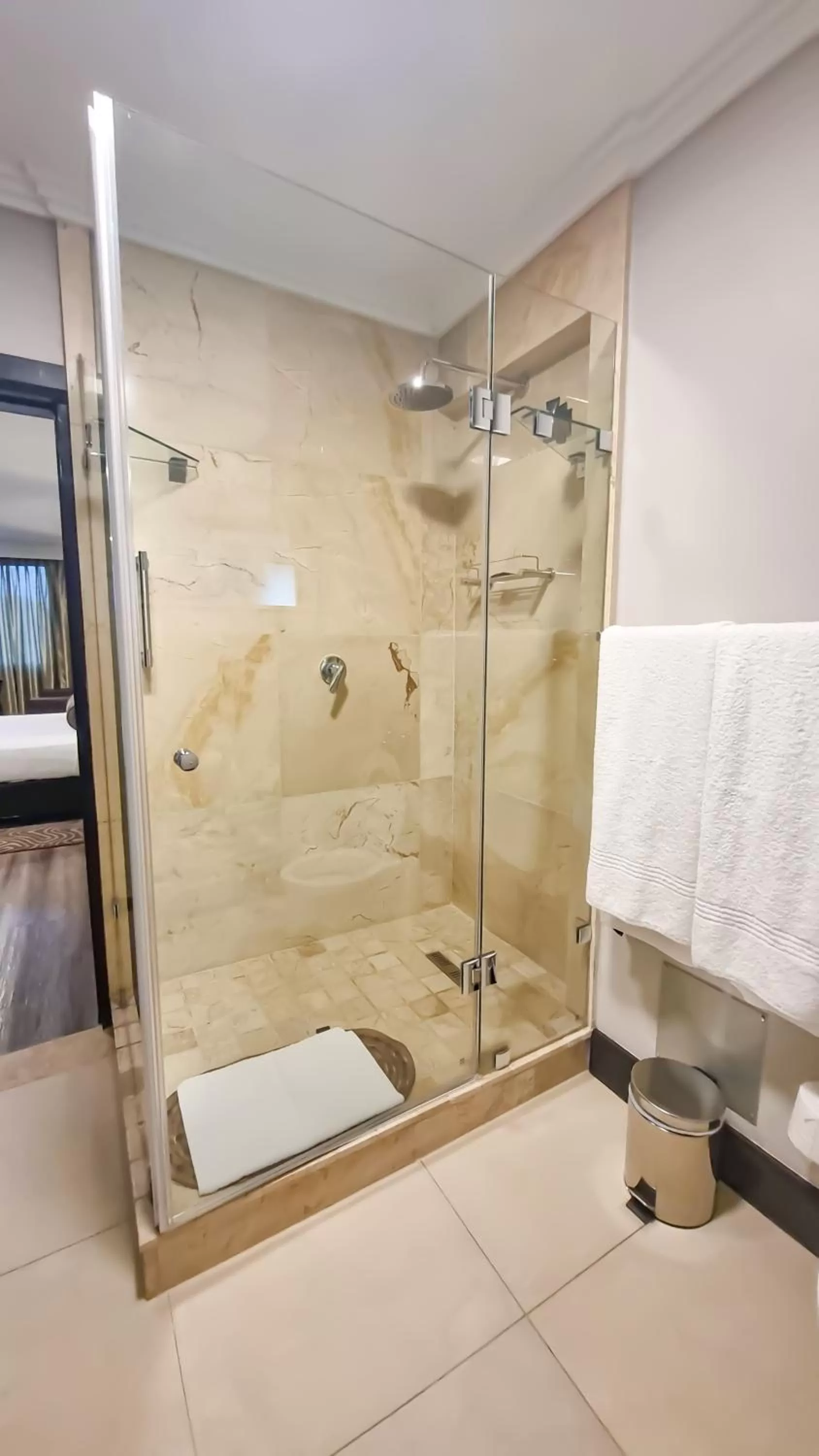 Bathroom in Belaire Suites Hotel