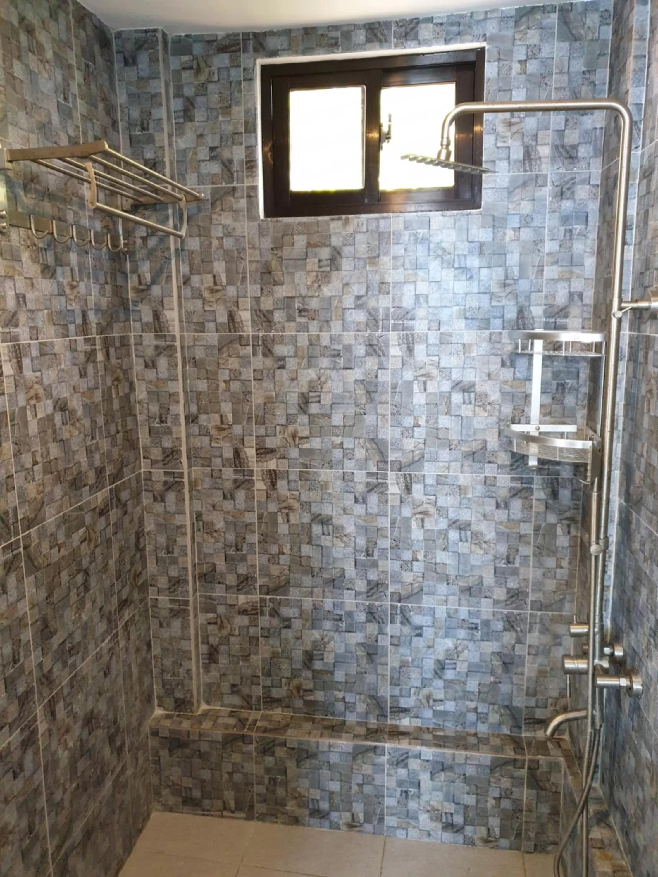 Bathroom in Raya Del Sol Dive Resort