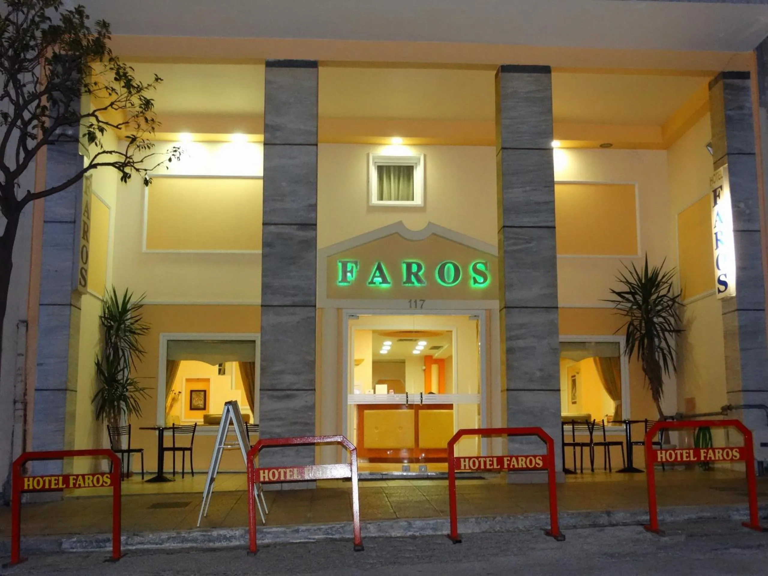 Facade/entrance in Faros II