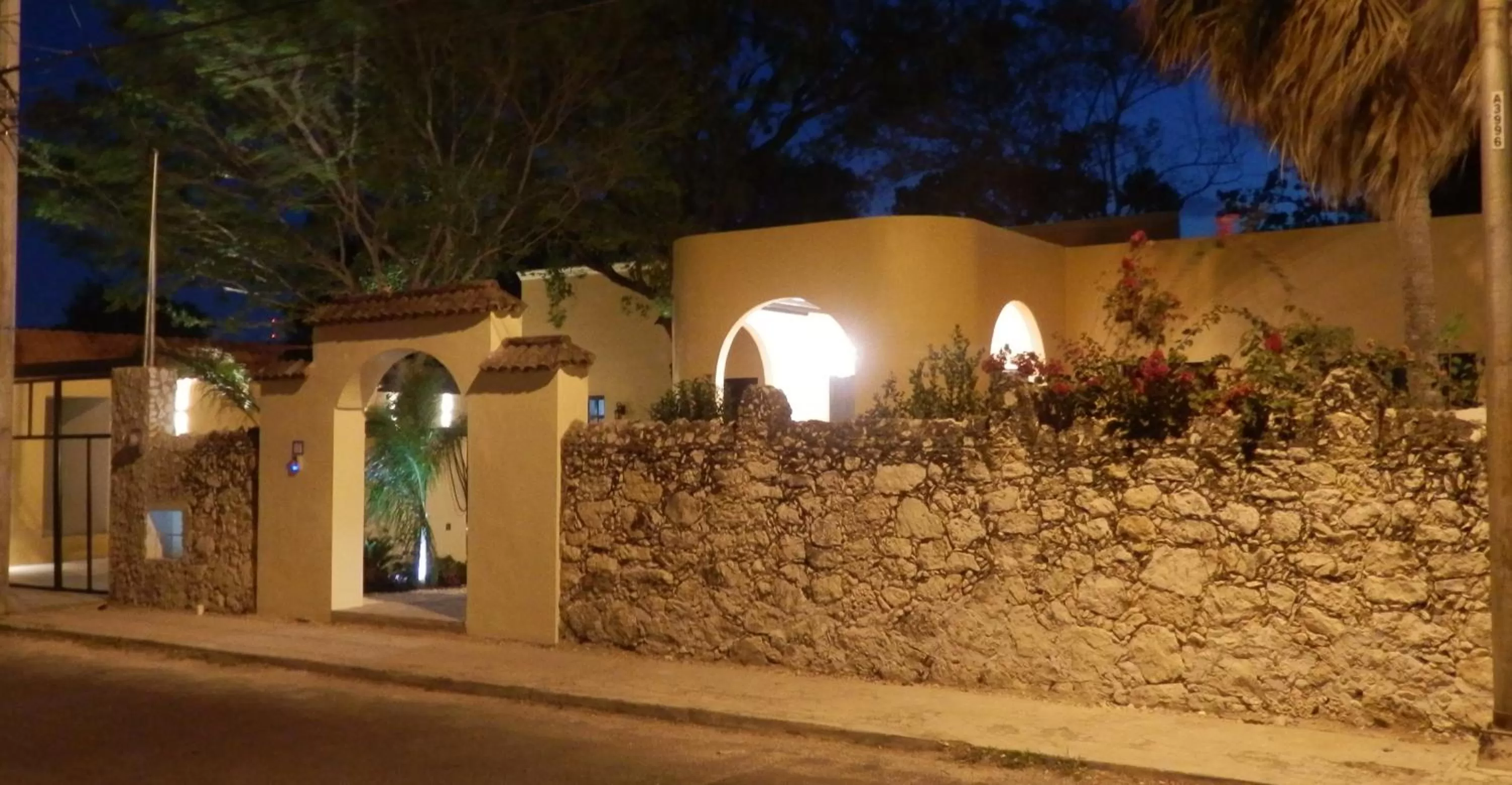 Ochenta Y Dos Bed & Breakfast & Spa