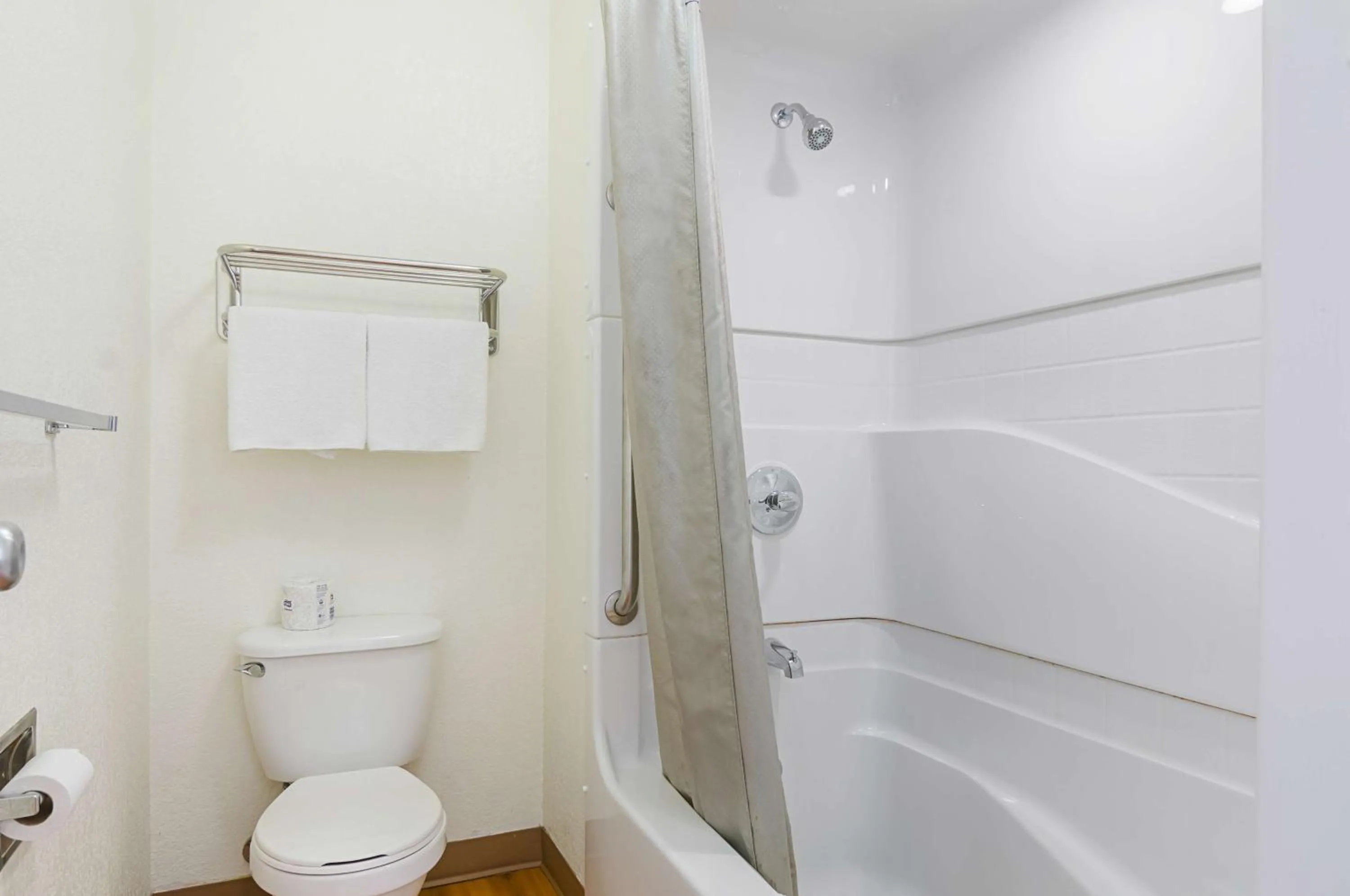 Bathroom in Motel 6-Mitchell, SD