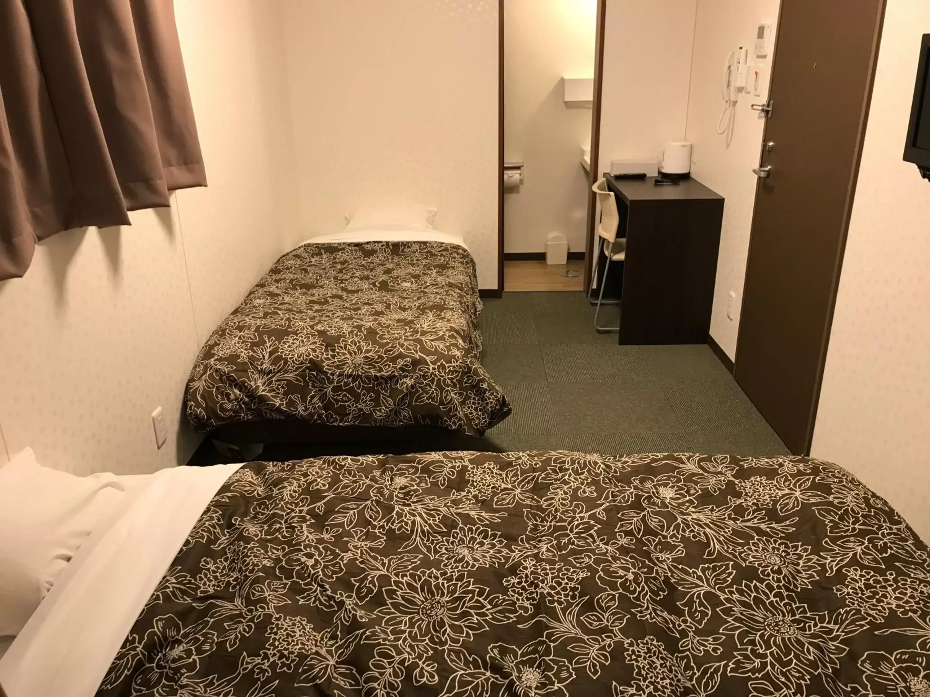 Twin Room with Shared Bathroom in Hotel Famitic Nikko Station Twin Room with Shared Bathroom in Hotel Famitic Nikko Station