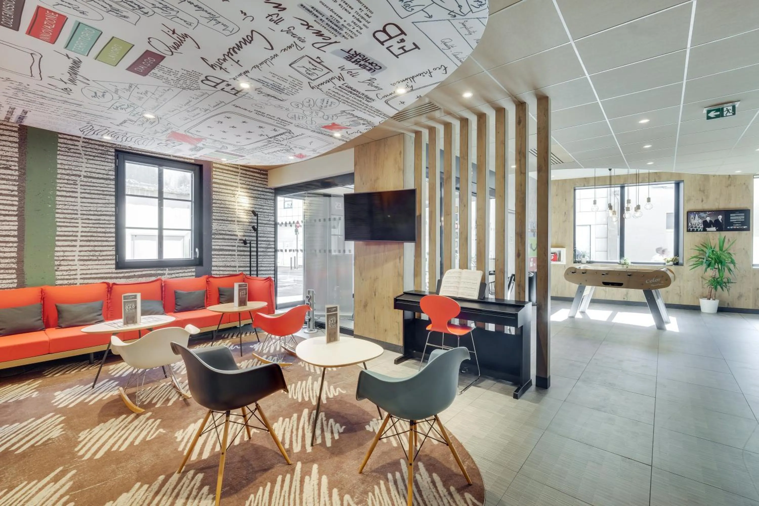 Lobby or reception in ibis Saint Germain en Laye Centre