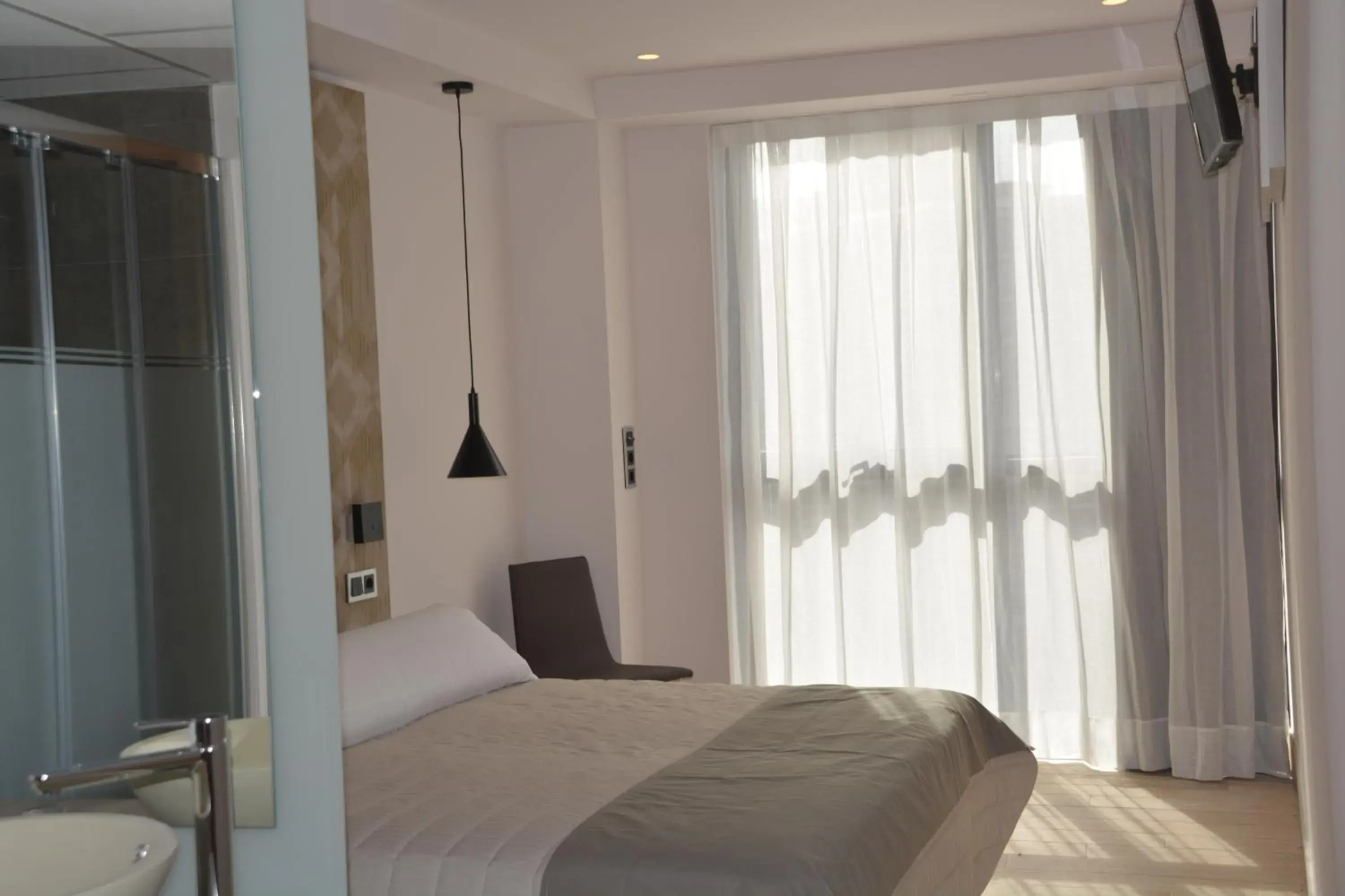 Double Room with Extra Bed in Hotel Bilbao Plaza Double Room with Extra Bed in Hotel Bilbao Plaza