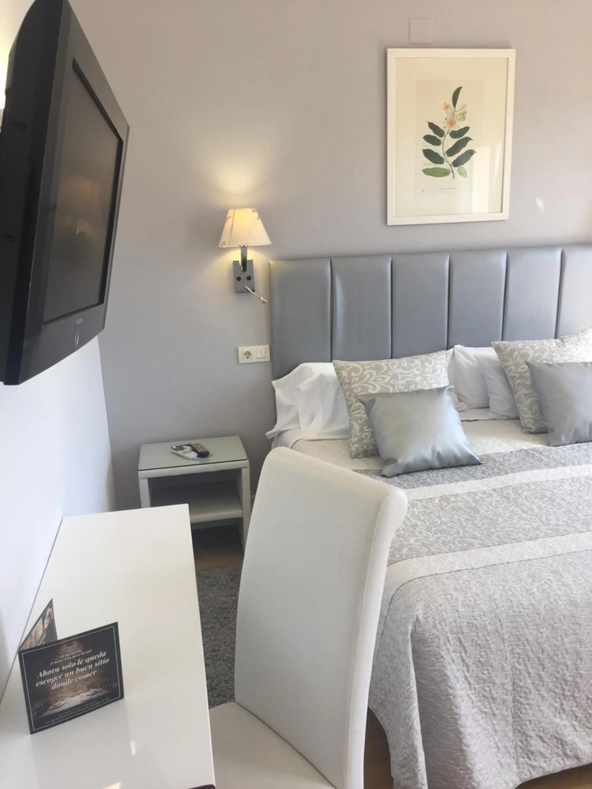 Bedroom, Bed in Hotel Leonor de Aquitania