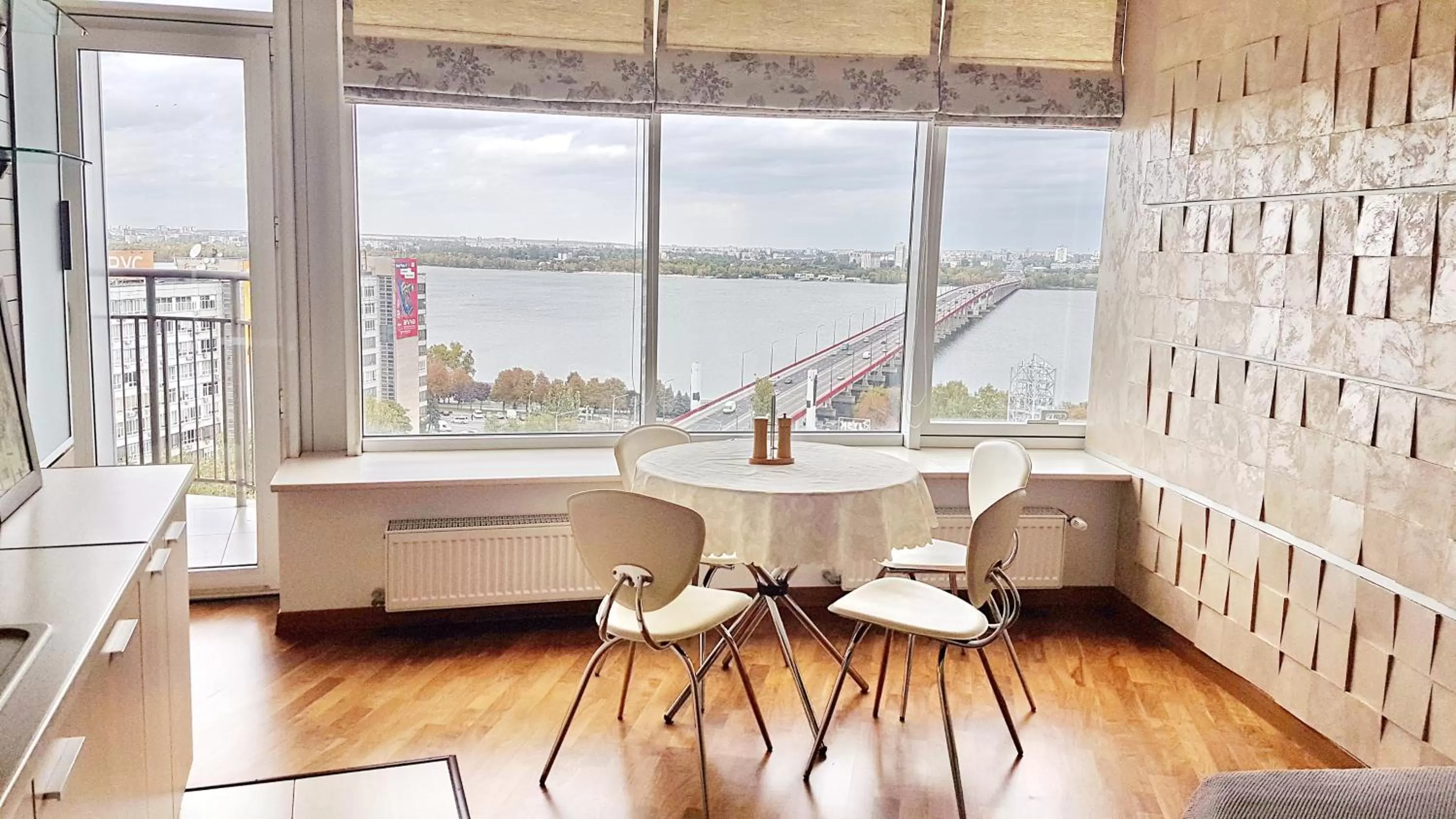 Kitchen or kitchenette, Dining Area in Most City Apart-Hotel