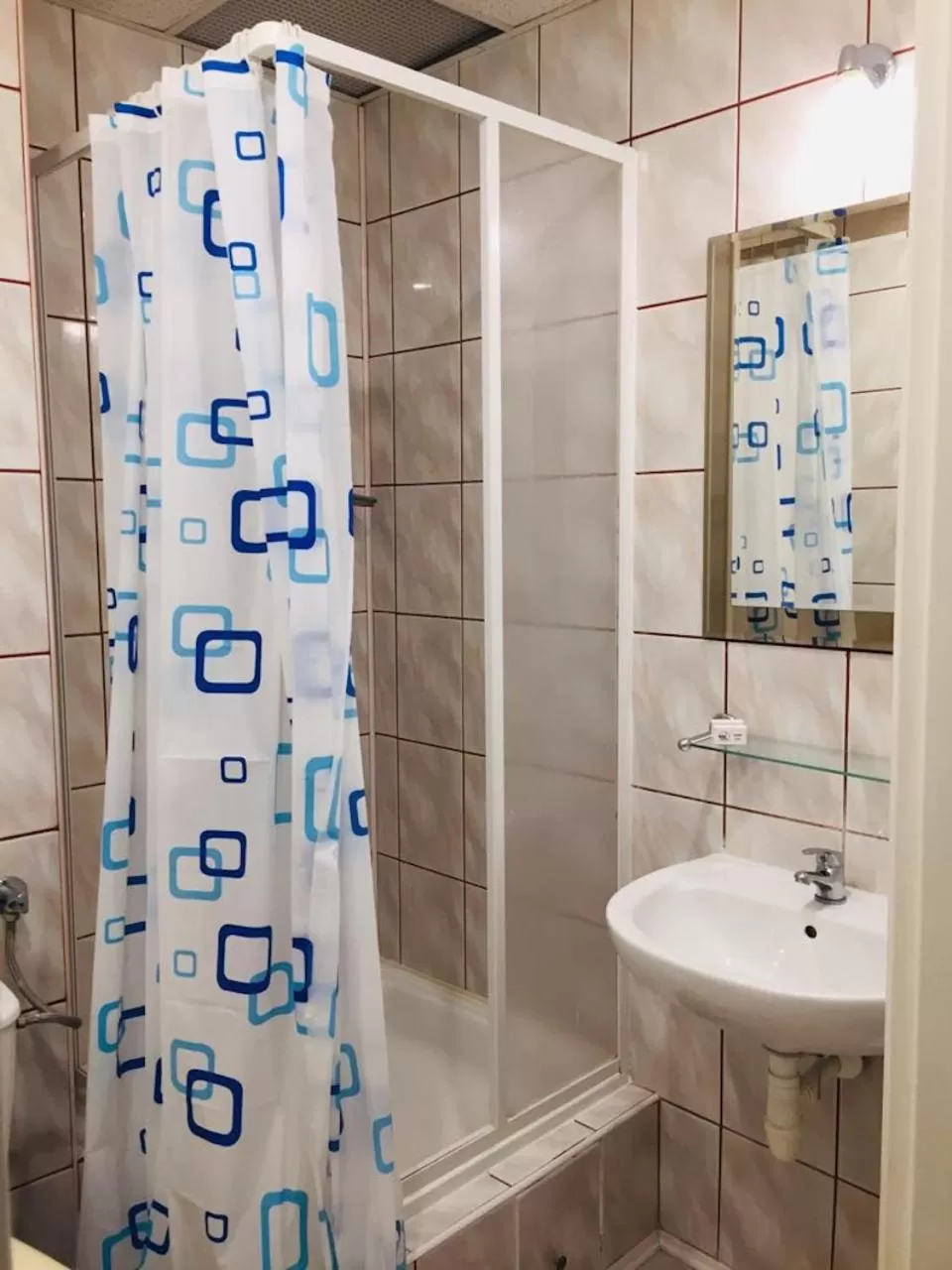 Bathroom in OWR Relax - Hostel położony blisko atrakcji turystycznych