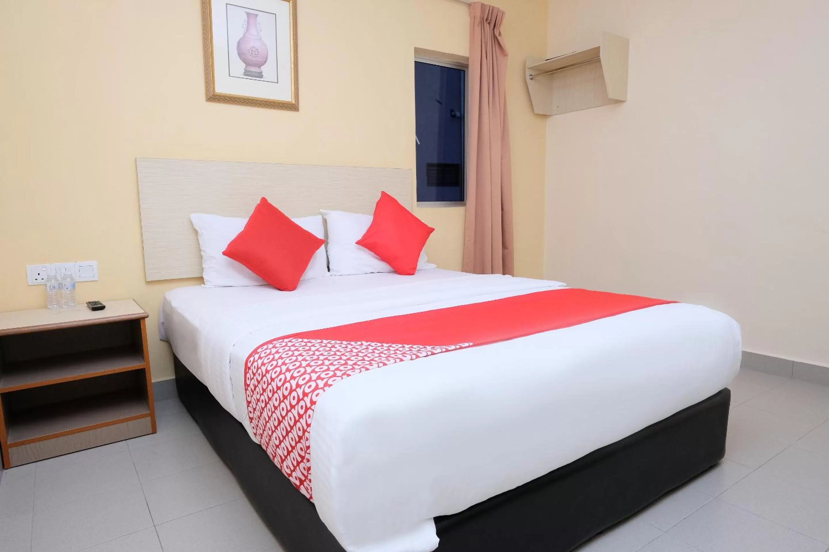 Bedroom in Super OYO 635 Seven Days Hotel