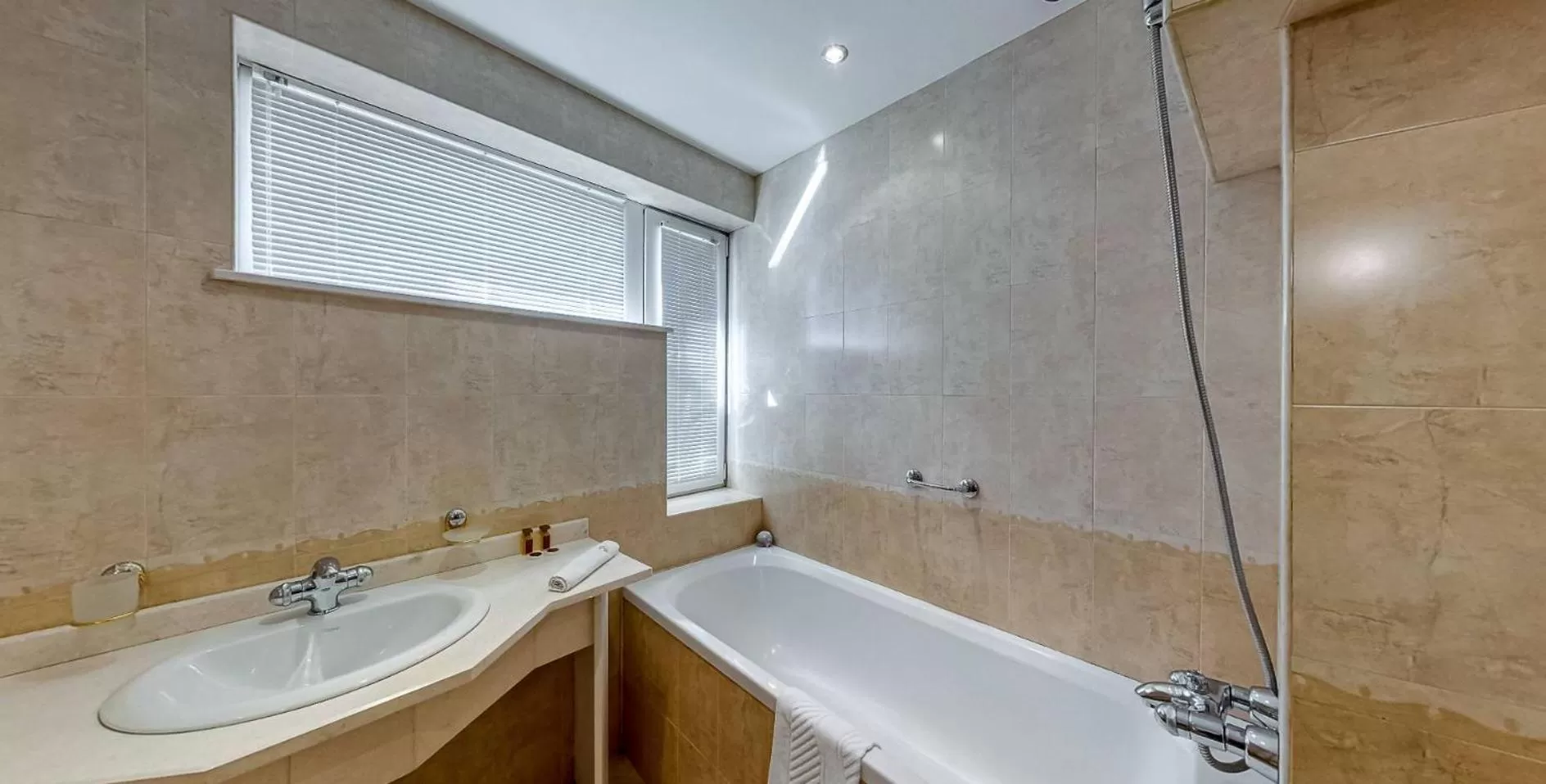 Bathroom in Troyan Plaza Hotel