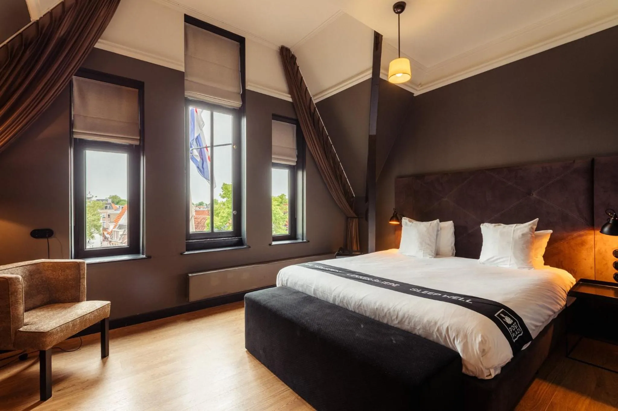 Bed in Post-Plaza Hotel & Grand Café