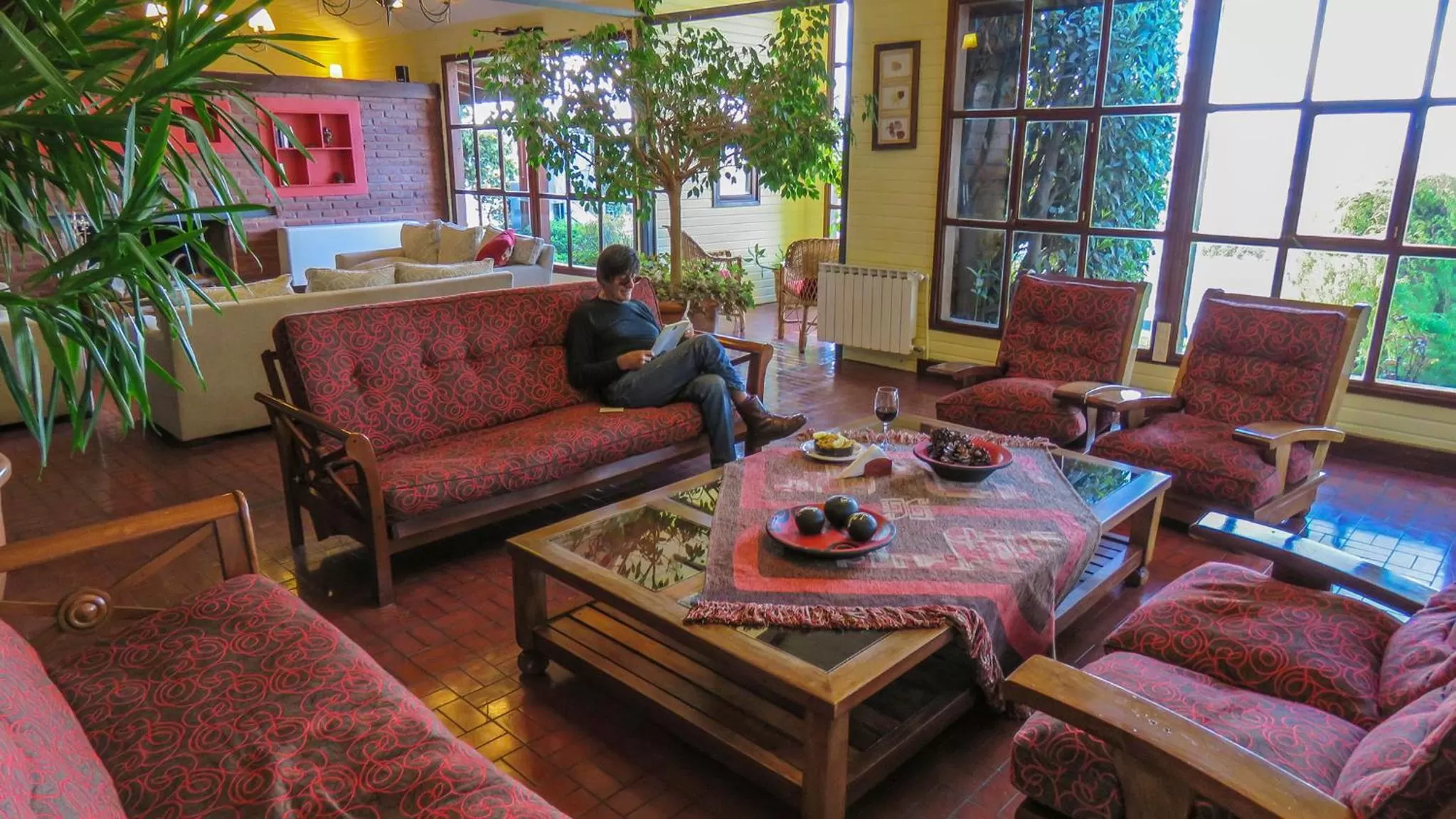 Communal lounge/ TV room in Lar Aike