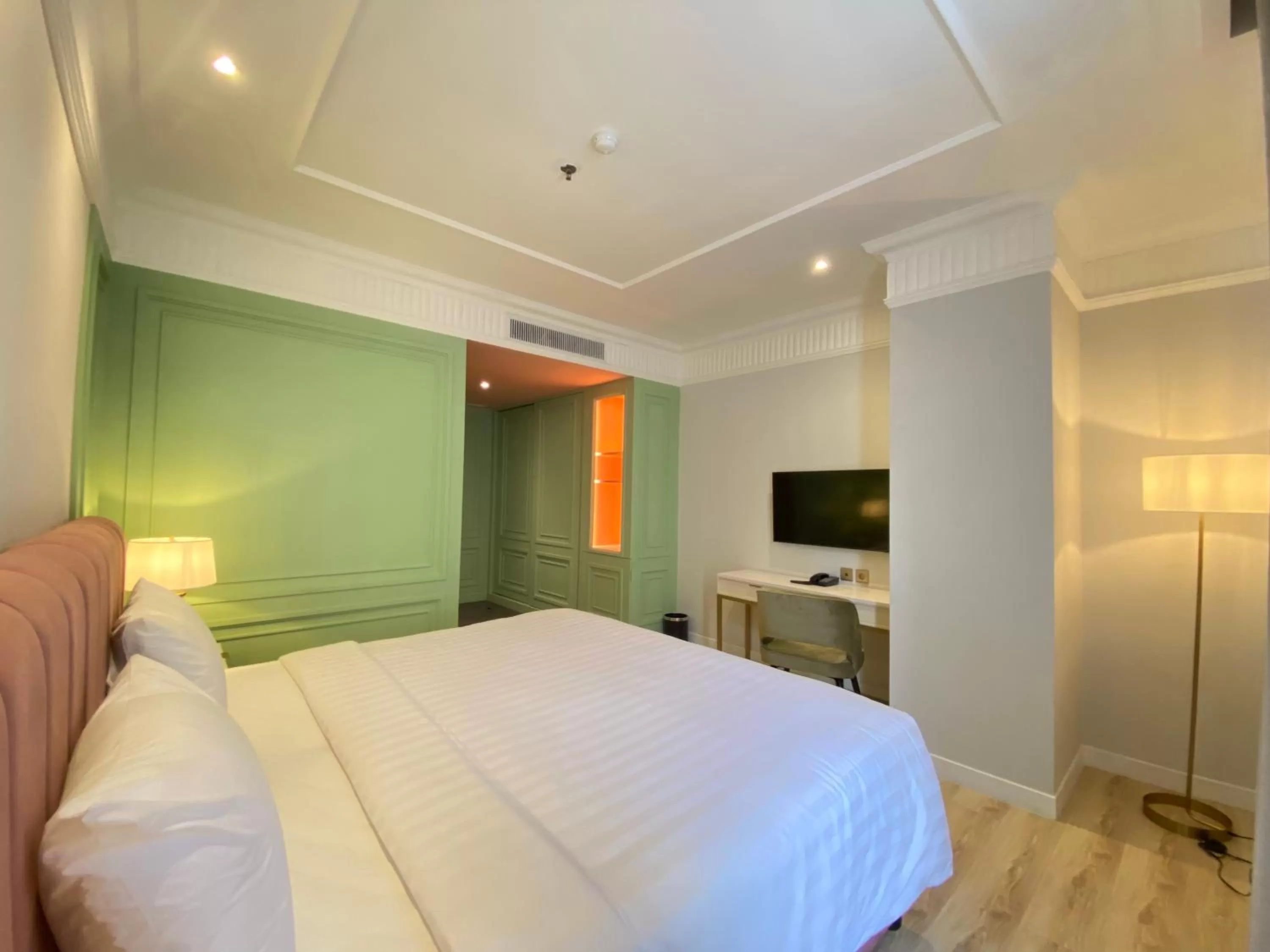 Bedroom, Bed in Maia Hotel Jakarta