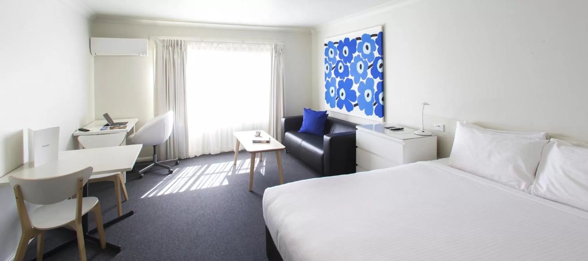 Coffee/tea facilities, Bed in The Horatio Motel Mudgee