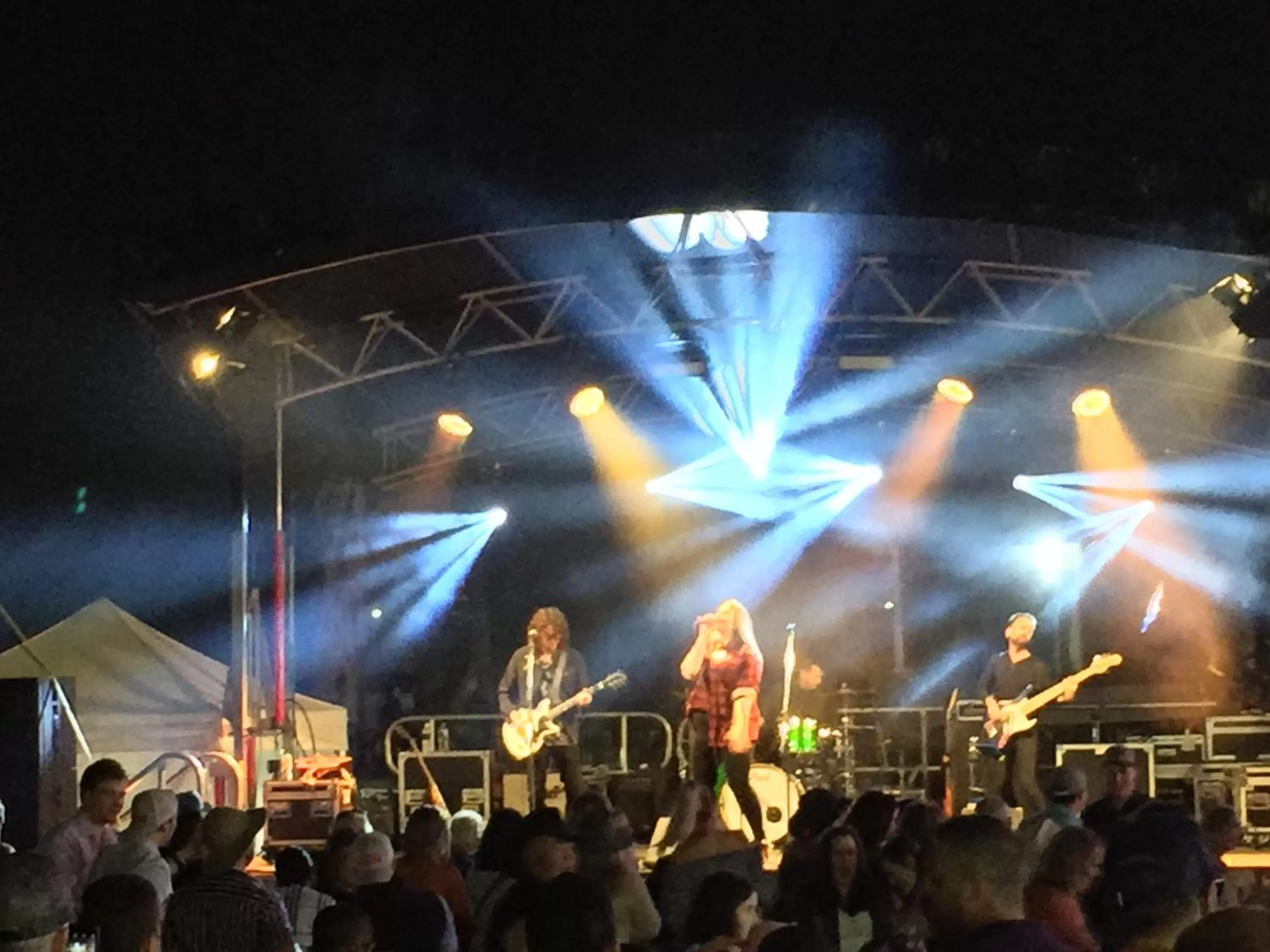 Evening entertainment in Best Western Airport 85 Motel