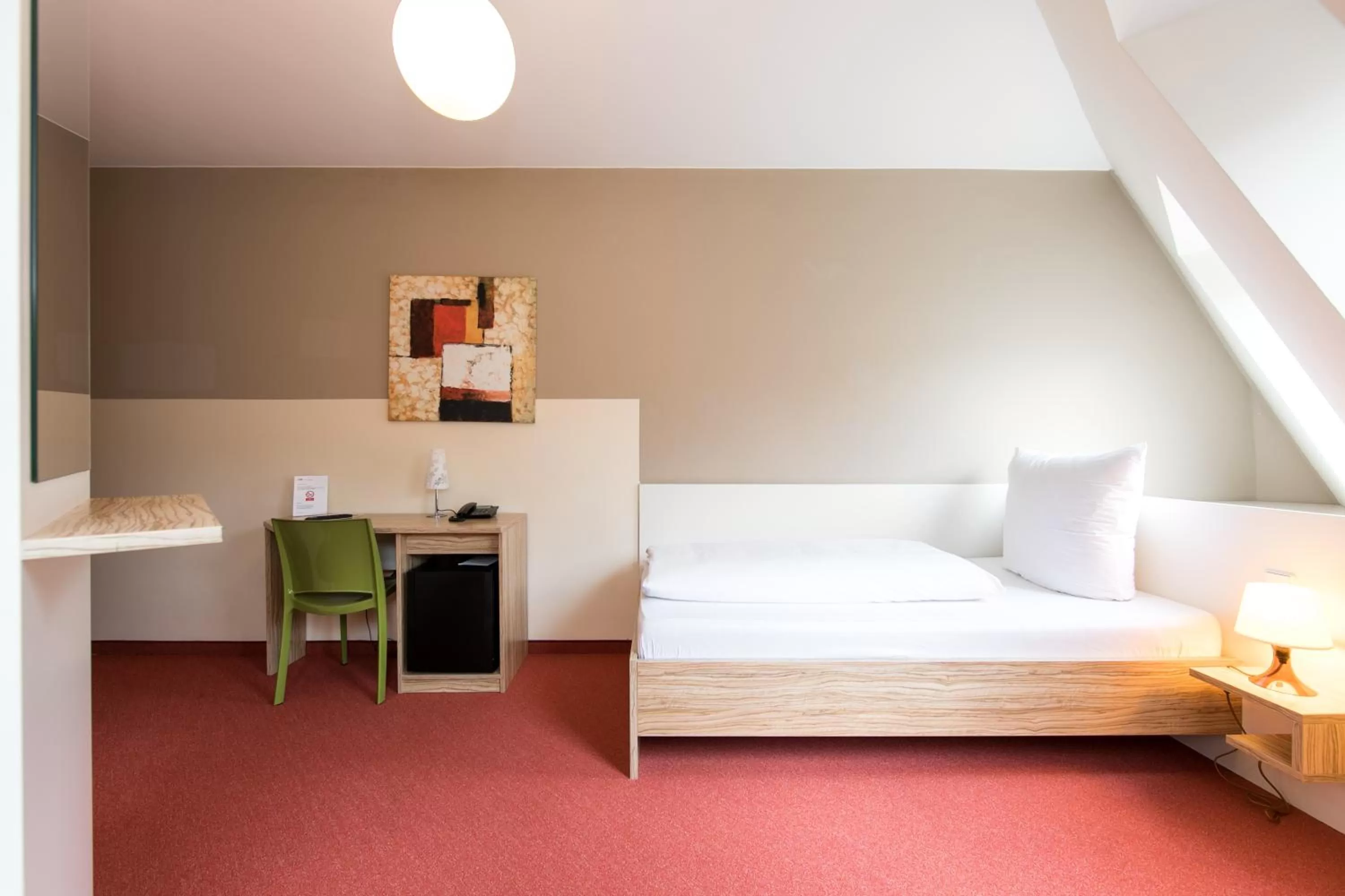 Bed in Nu Wave Hotel Berlin - Digital Check-In