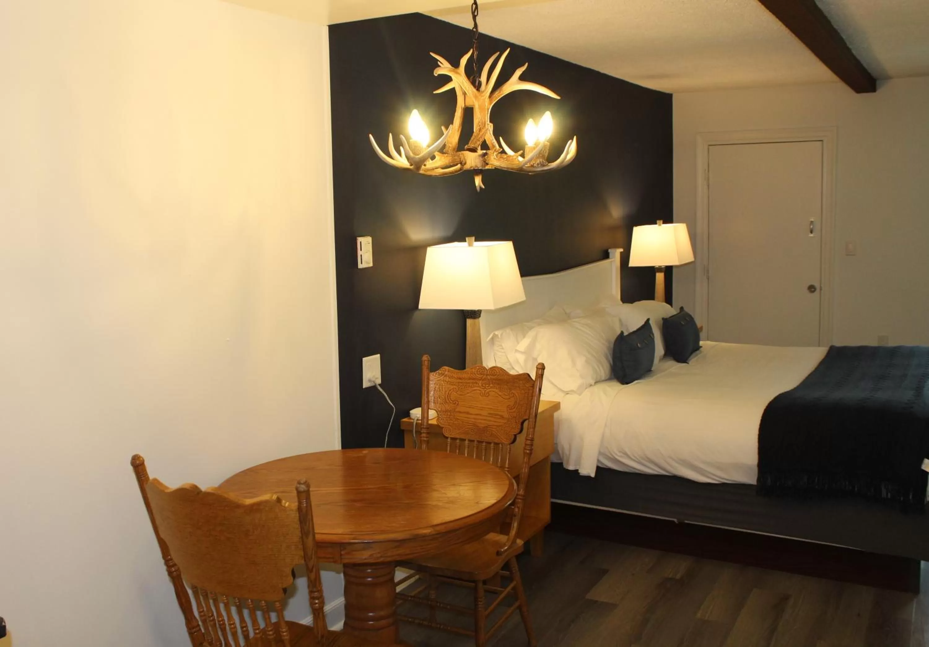 Bed in Catskill Seasons Inn