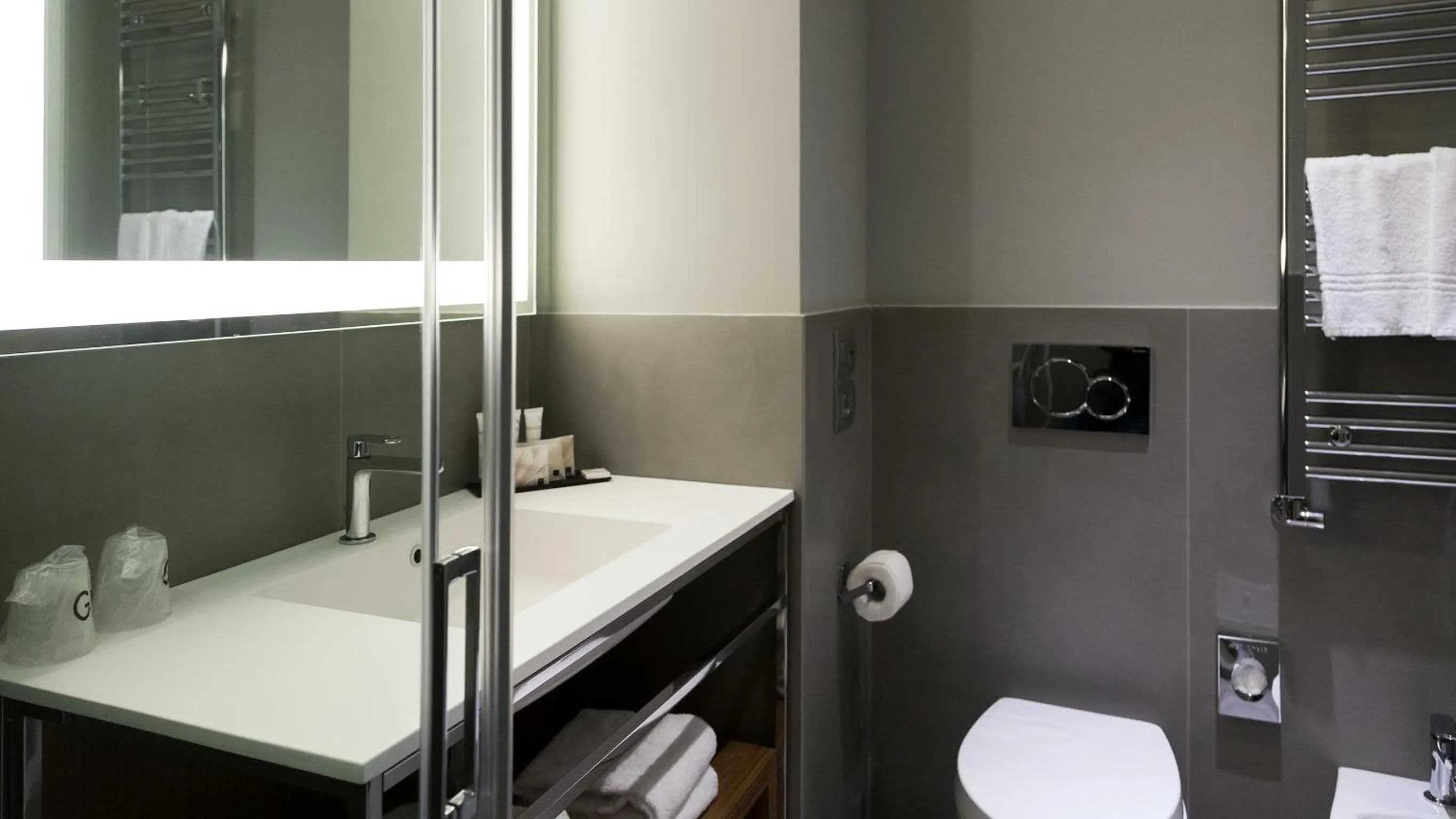 Toilet in G Hotel Pescara