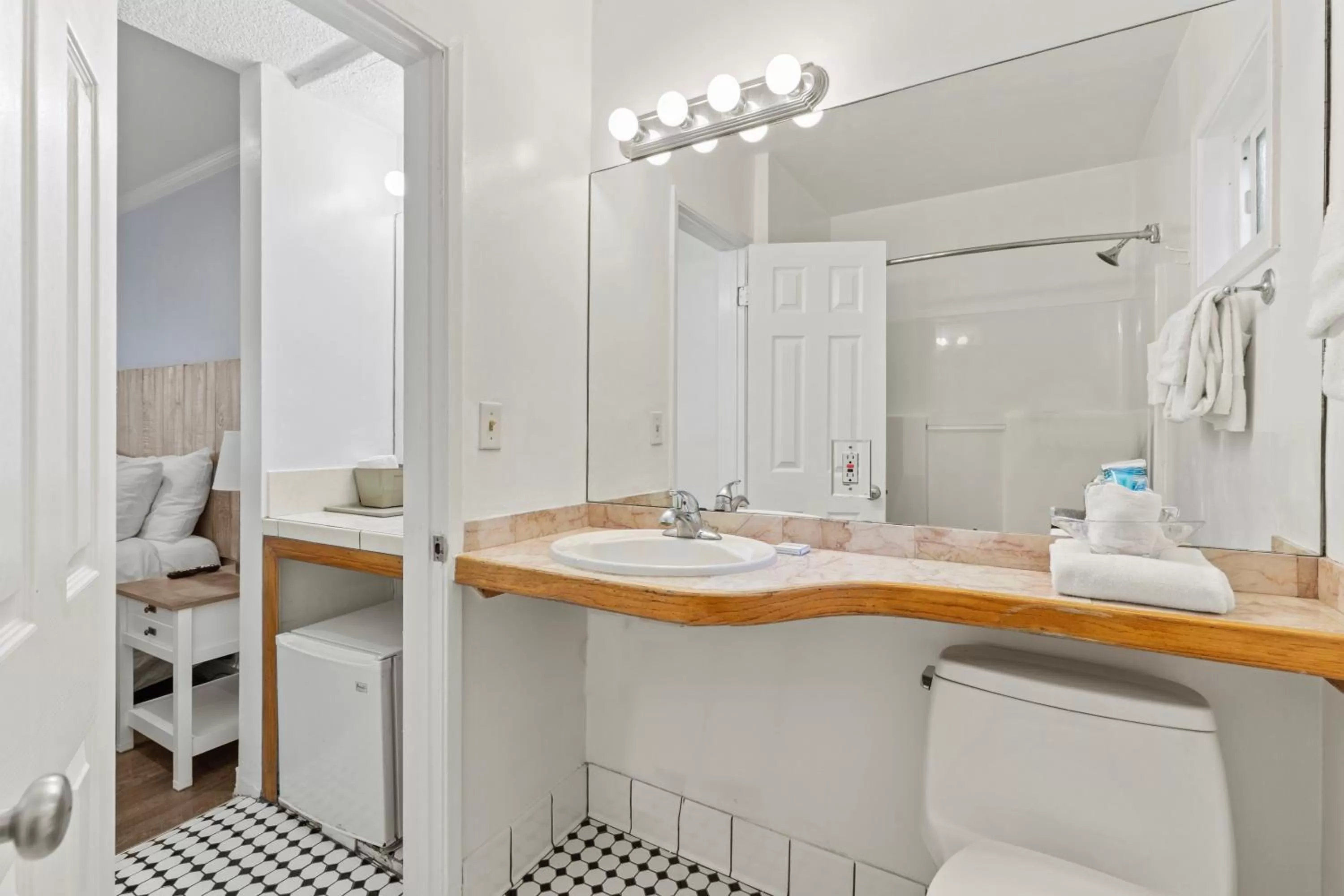Bathroom in Ocean Lodge Santa Monica Beach Hotel