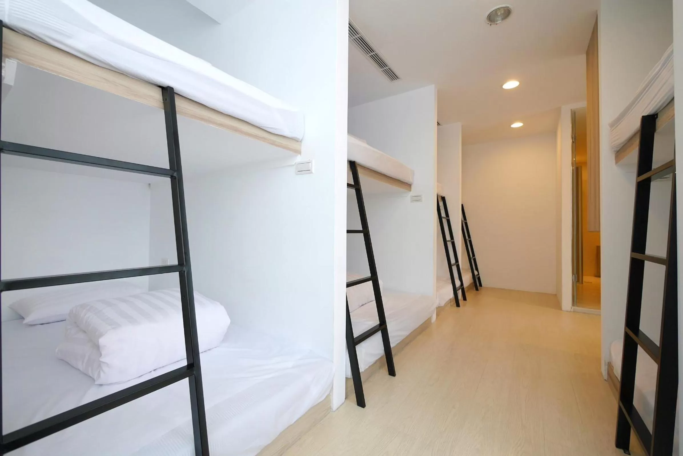 Bedroom, Bed in Shin Sei Bashi Hotel