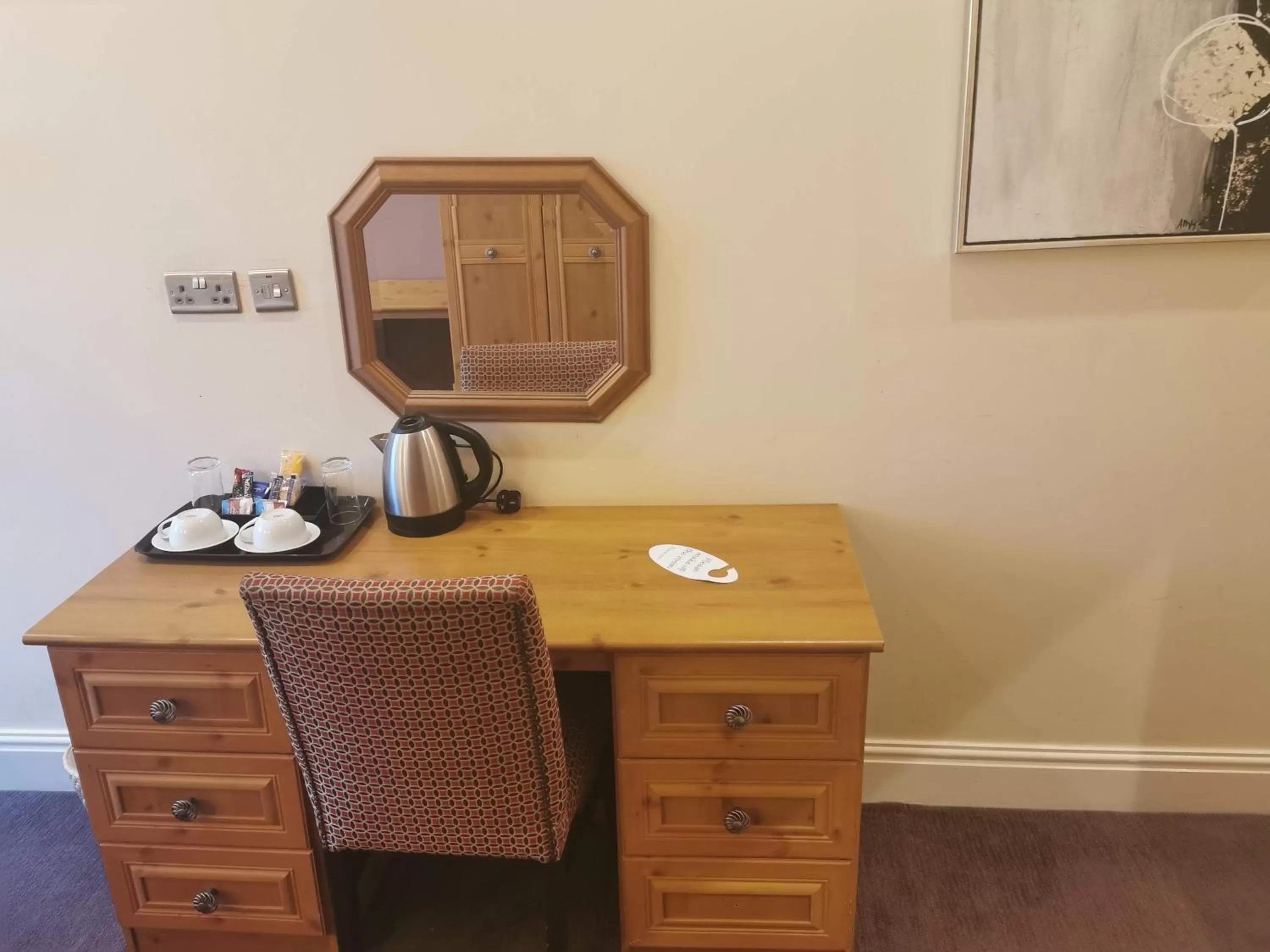 Coffee/Tea Facilities in The Queens Hotel