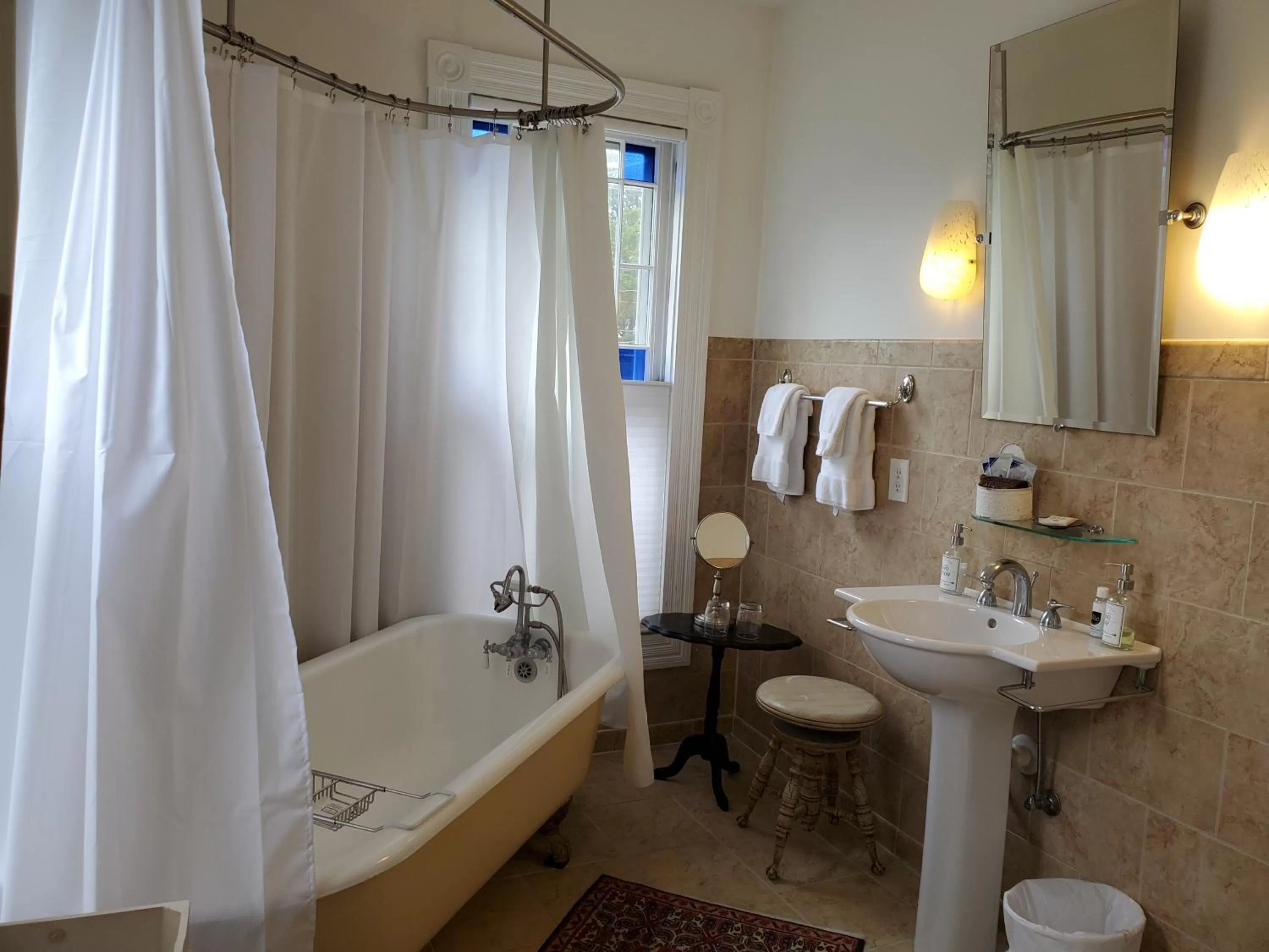 Deluxe Queen Room in The Inn at Onancock