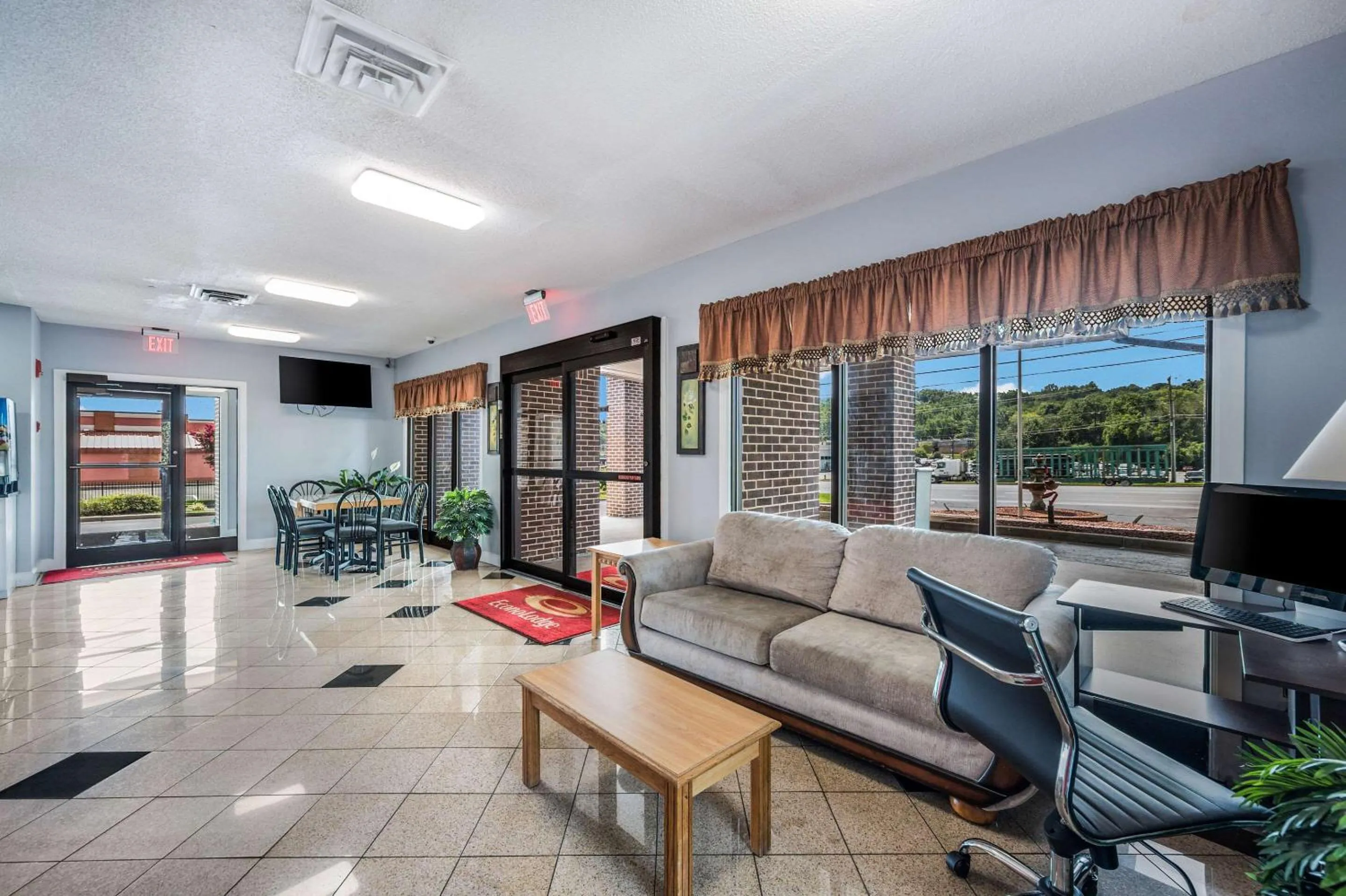 Lobby or reception in Econo Lodge Inn & Suites Huntsville University Area