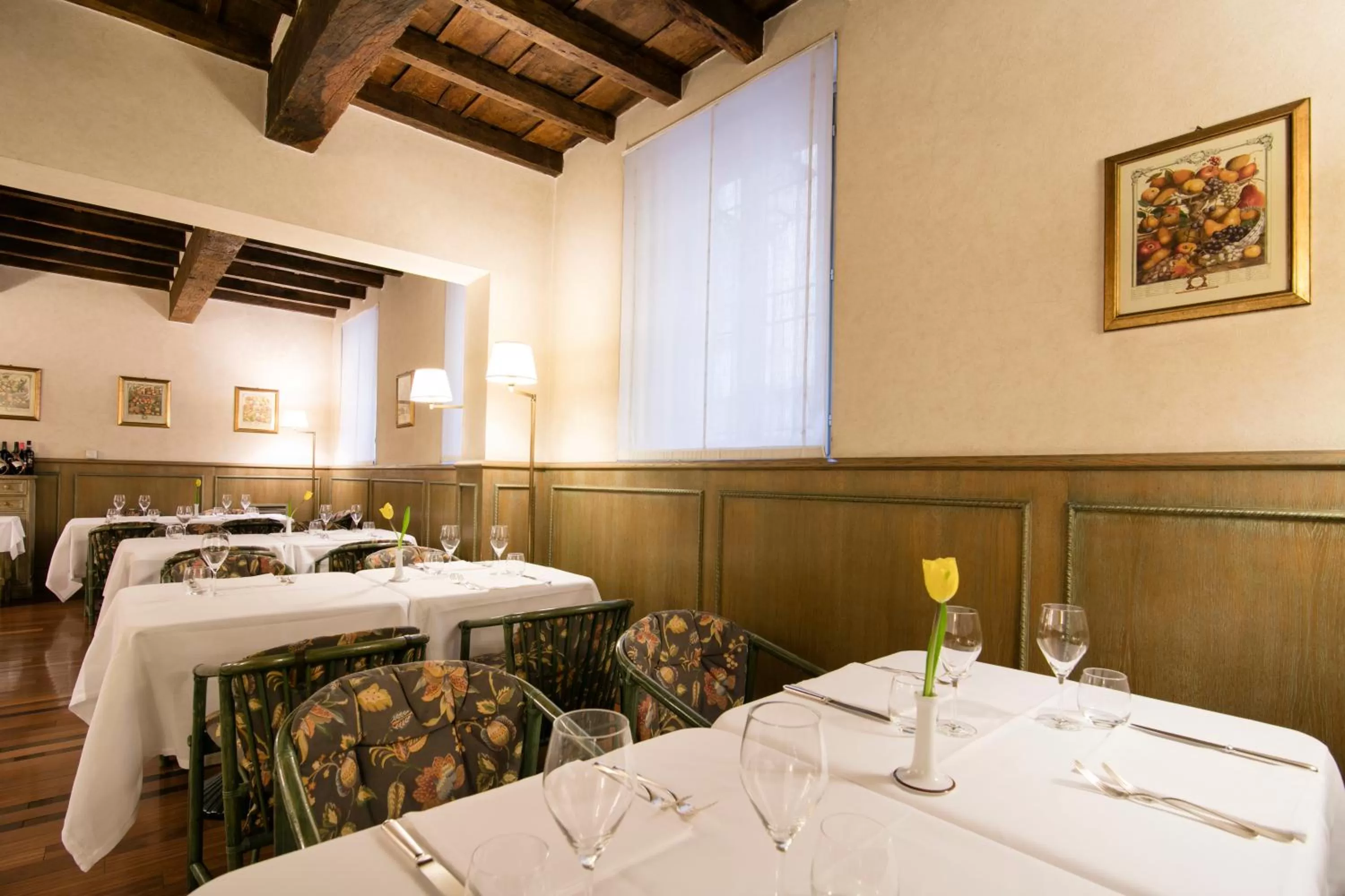Restaurant/places to eat in Albergo Delle Notarie