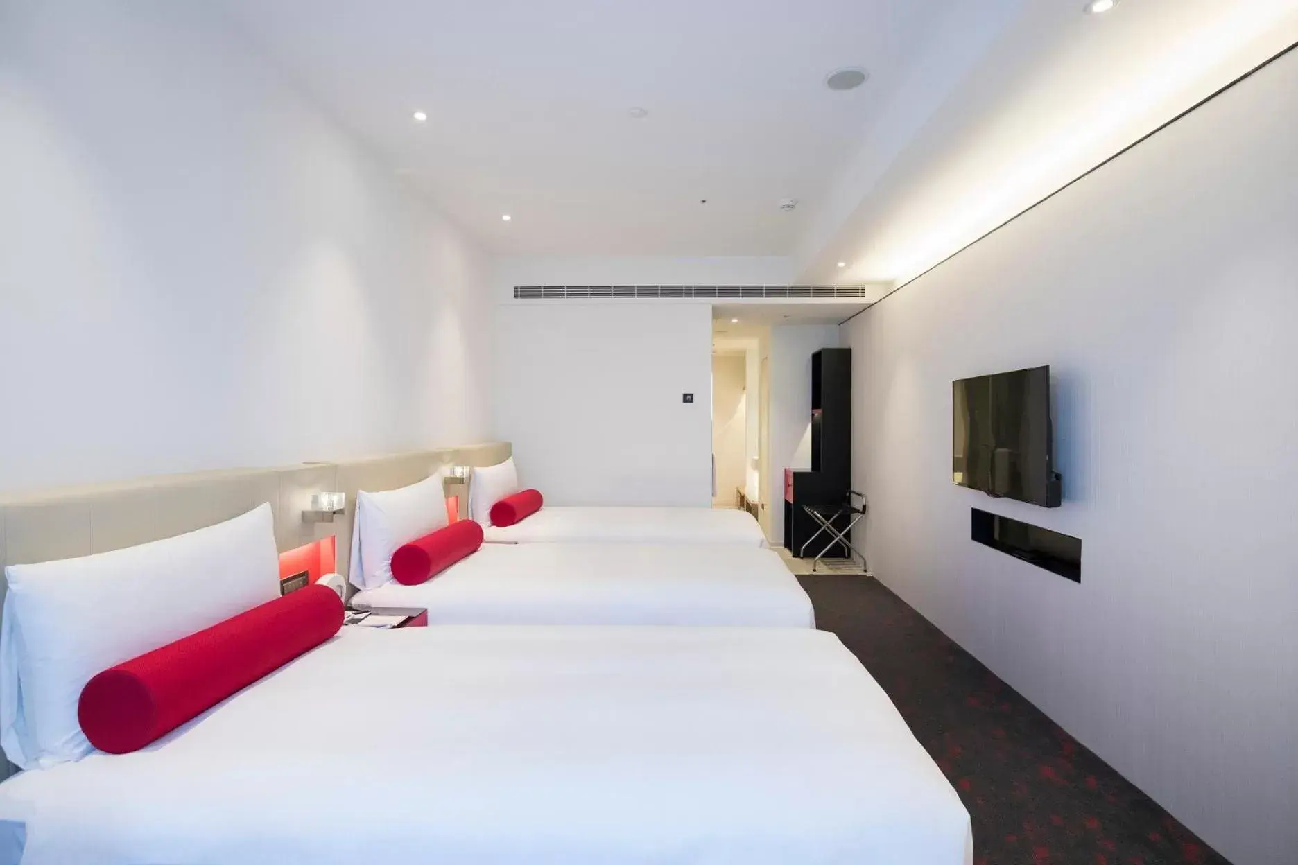 Comfort Triple Room in Caesar Metro Taipei Comfort Triple Room in Caesar Metro Taipei