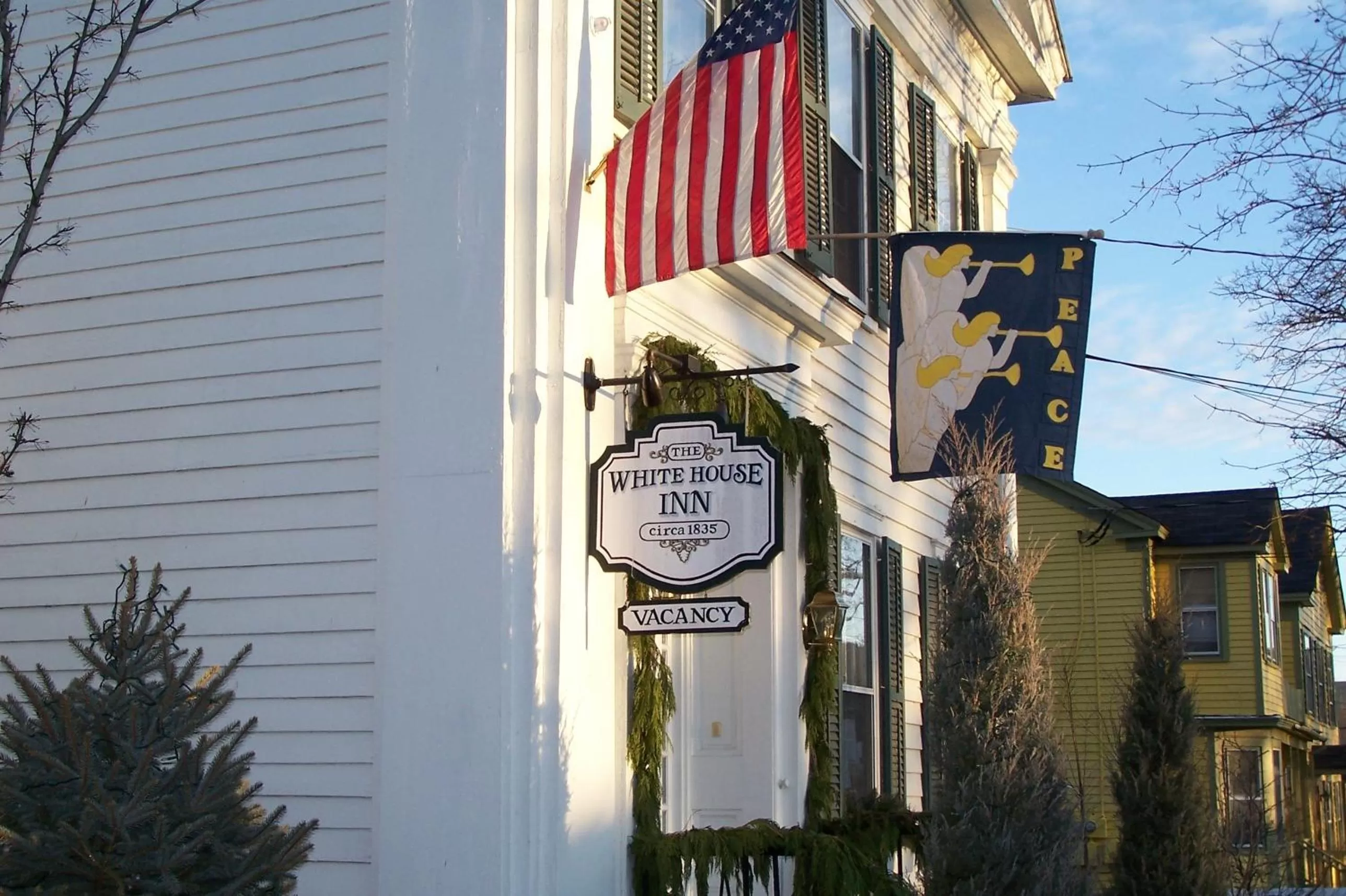 Facade/entrance in The White House Inn