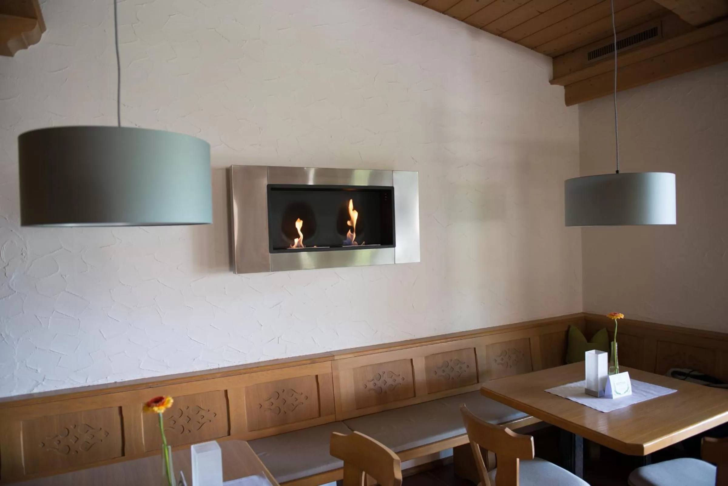 Restaurant/places to eat, TV/Entertainment Center in Hotel Restaurant Brigitte