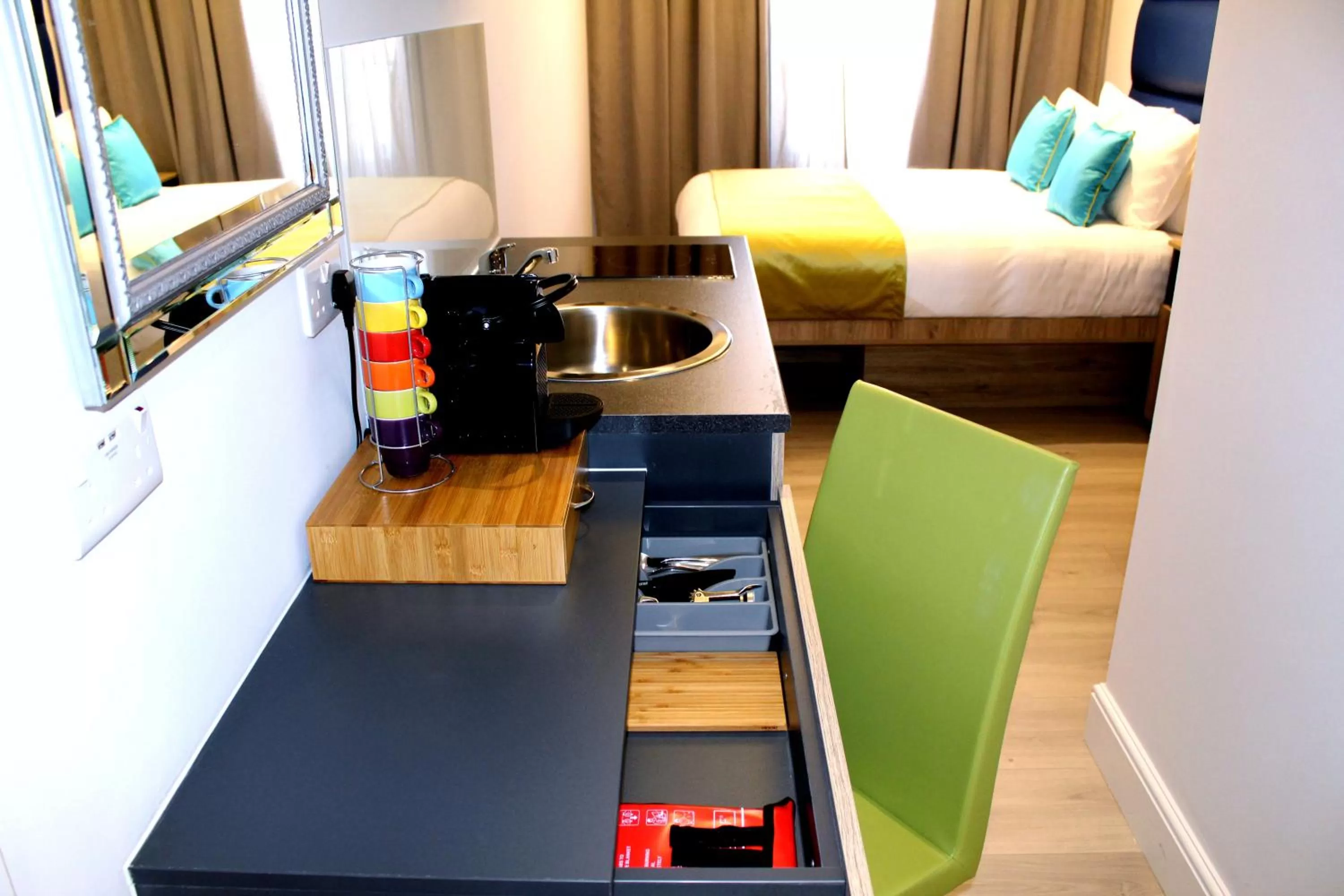 Coffee/tea facilities in 1 Craven Hill Gardens