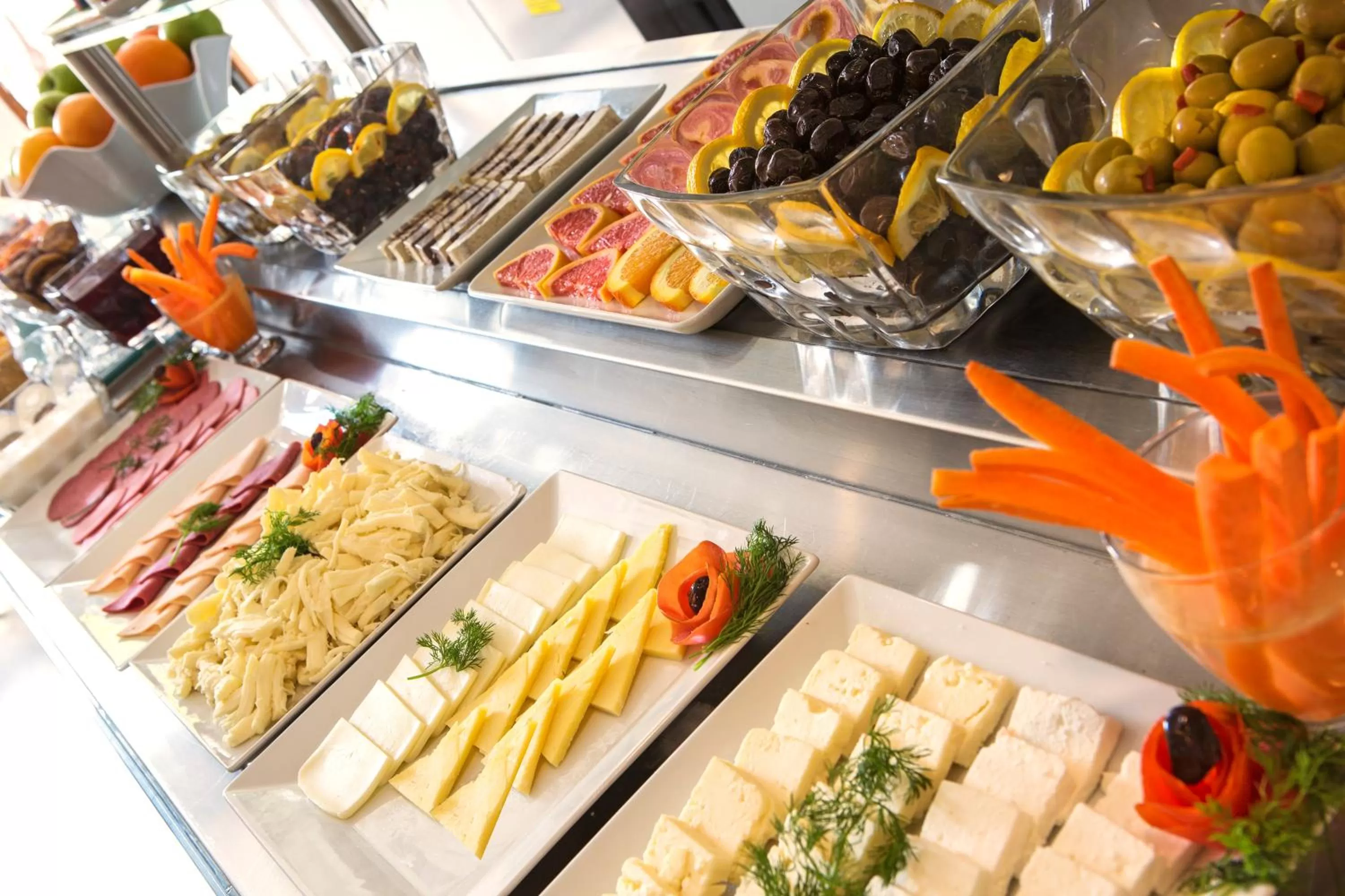 Restaurant/places to eat in Obelisk Hotel & Suites