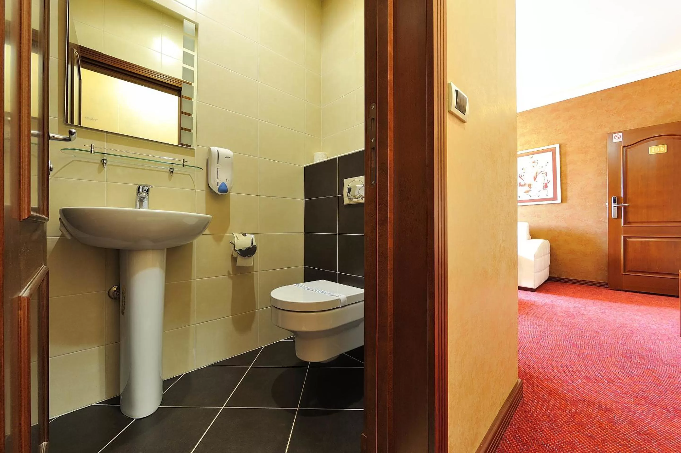 Toilet, Bathroom in Hotel Sucevic Garni