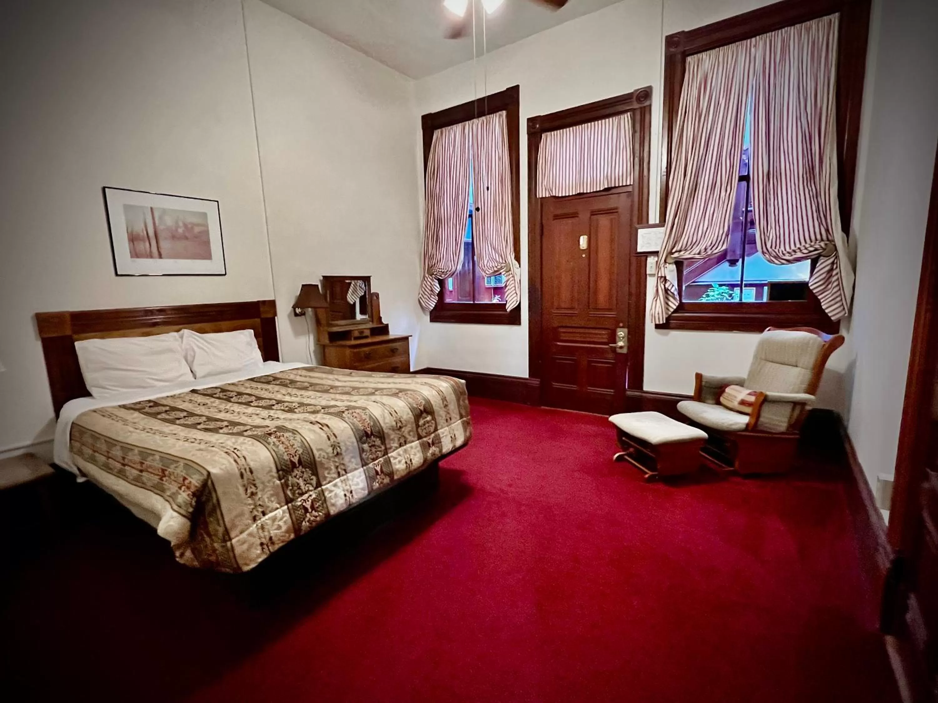 Bed in The Monarch Hotel