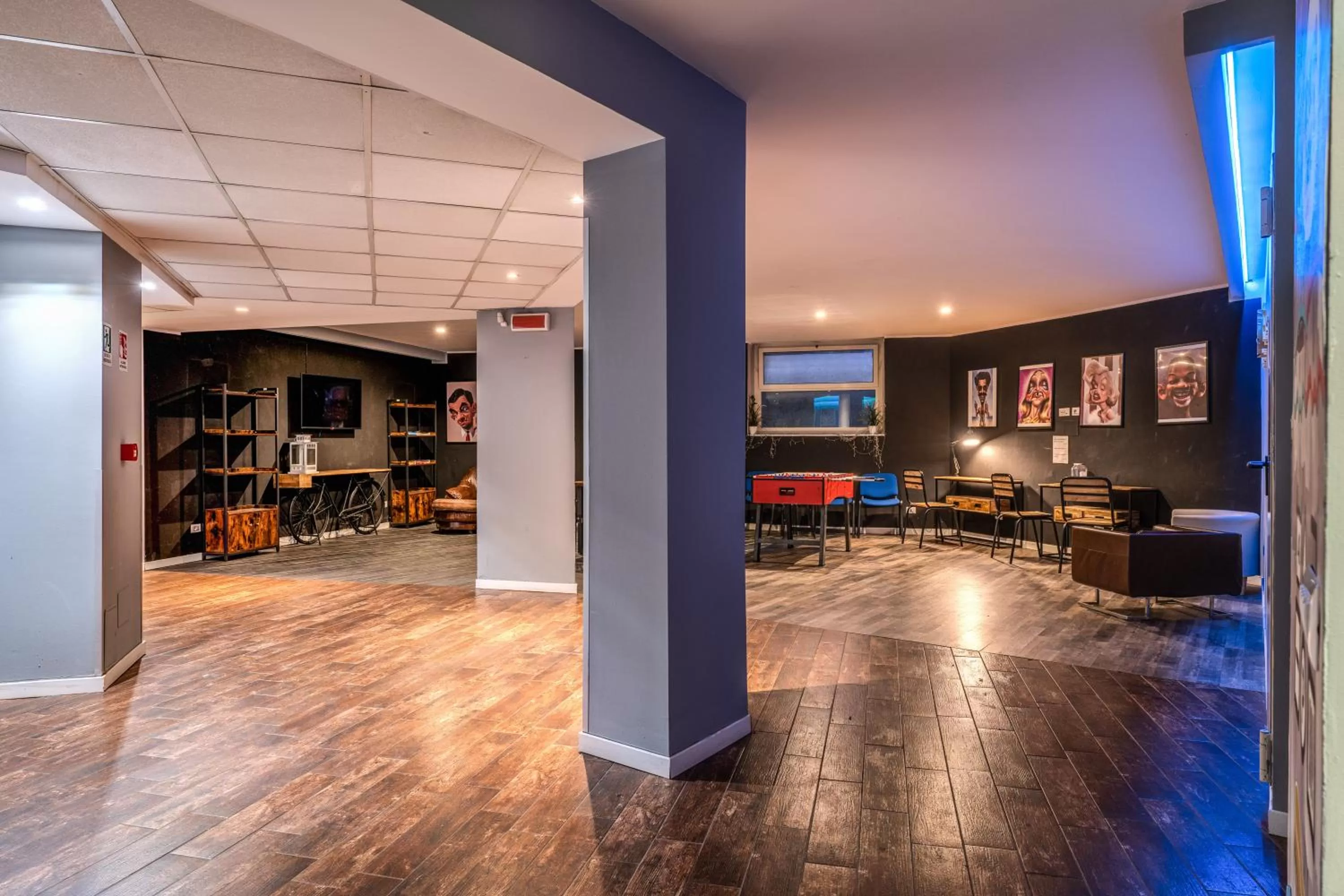 Communal lounge/ TV room in Hostel Trastevere