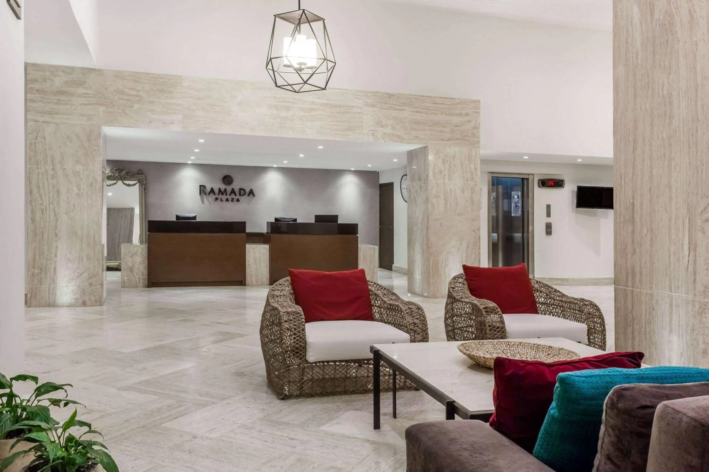 Lobby or reception in Ramada Plaza by Wyndham Leon