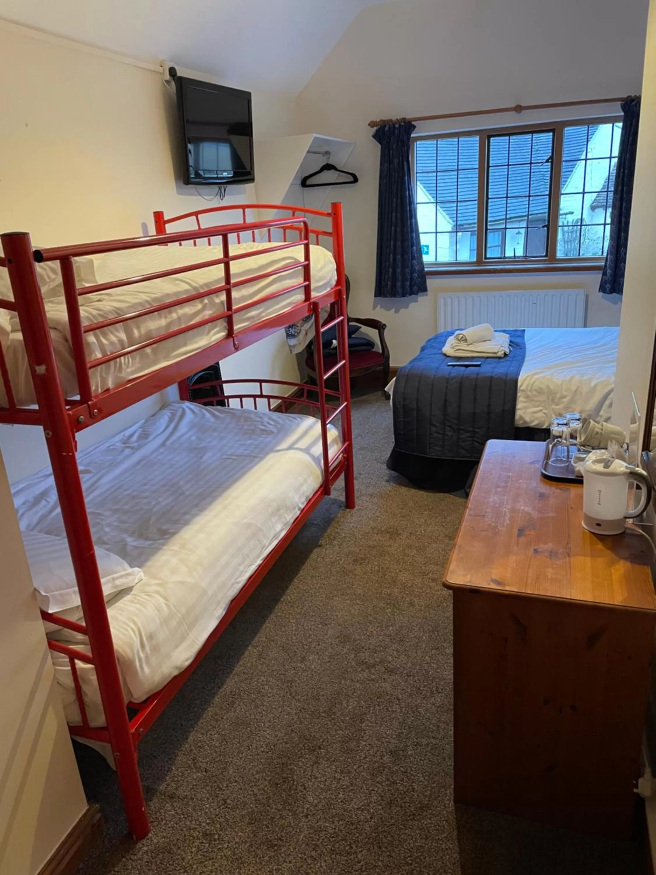 Photo of the whole room in Halfway House Inn & Cottages