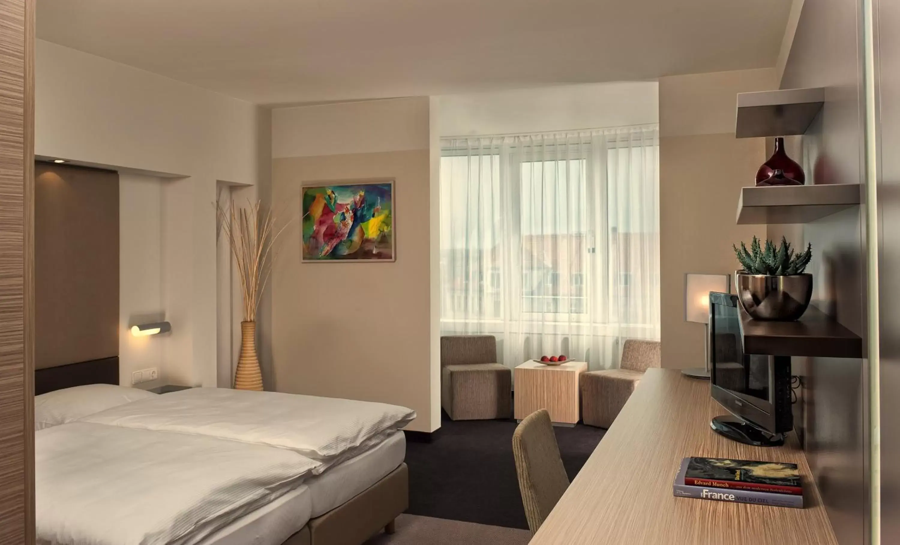 Deluxe Double or Twin Room in Estrel Berlin Deluxe Double or Twin Room in Estrel Berlin