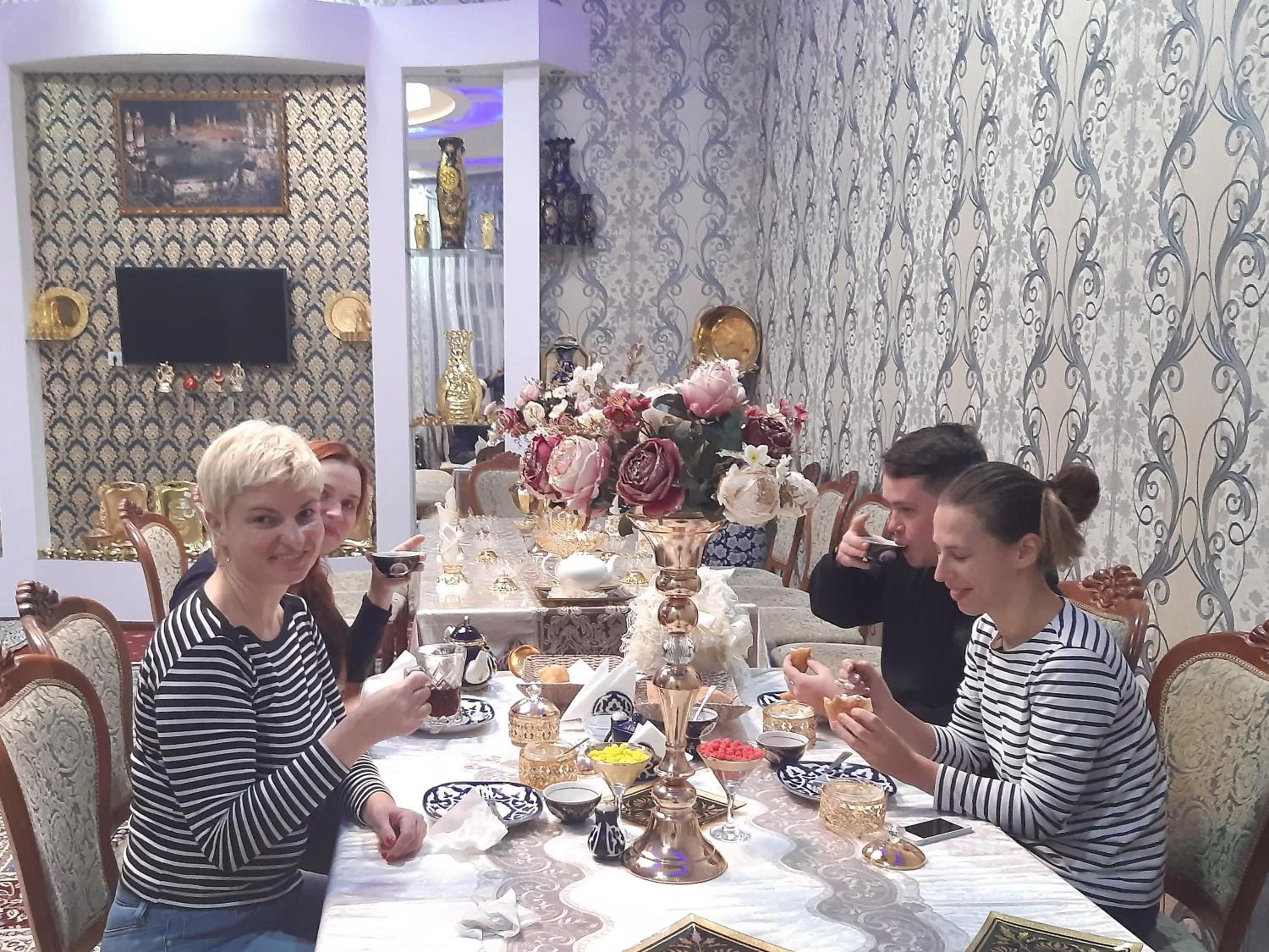 People in Risqiro'z Ancient Boutique Hotel