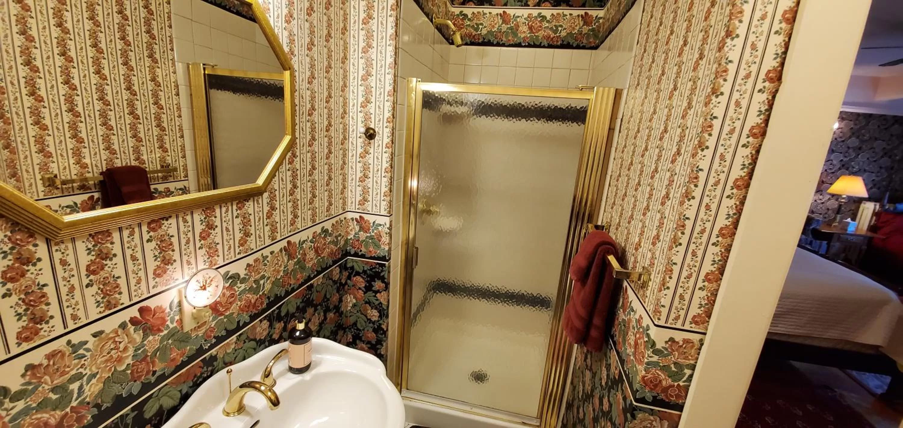 Bathroom in Saravilla Bed & Breakfast