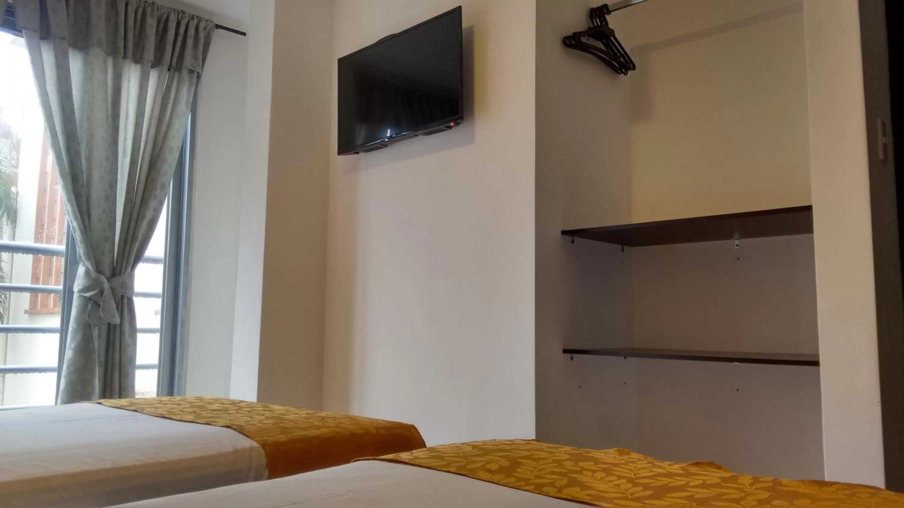 Photo of the whole room, TV/Entertainment Center in Hotel Anzea