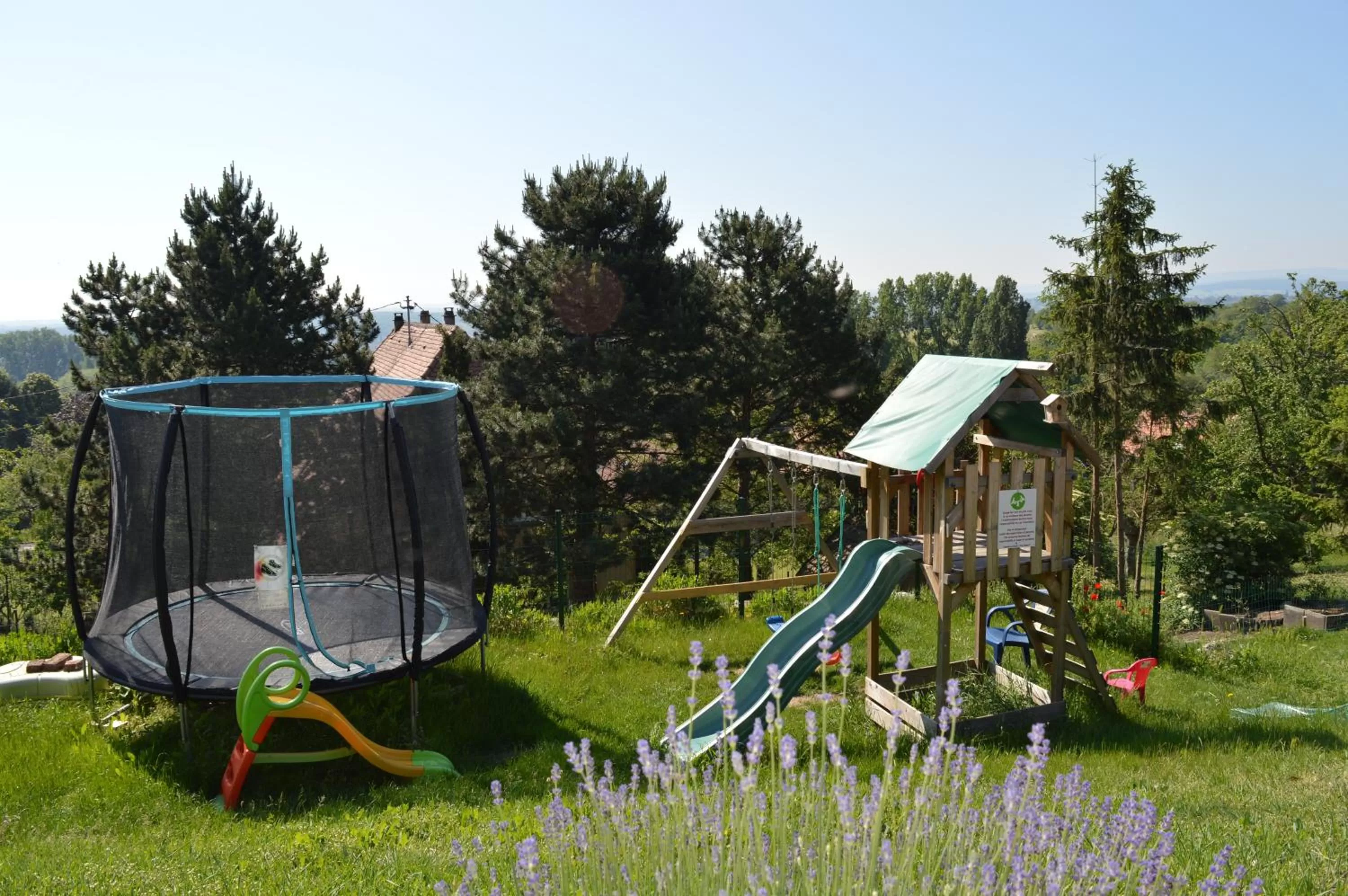 Children's Play Area in Chambres d'hôtes Les vignes