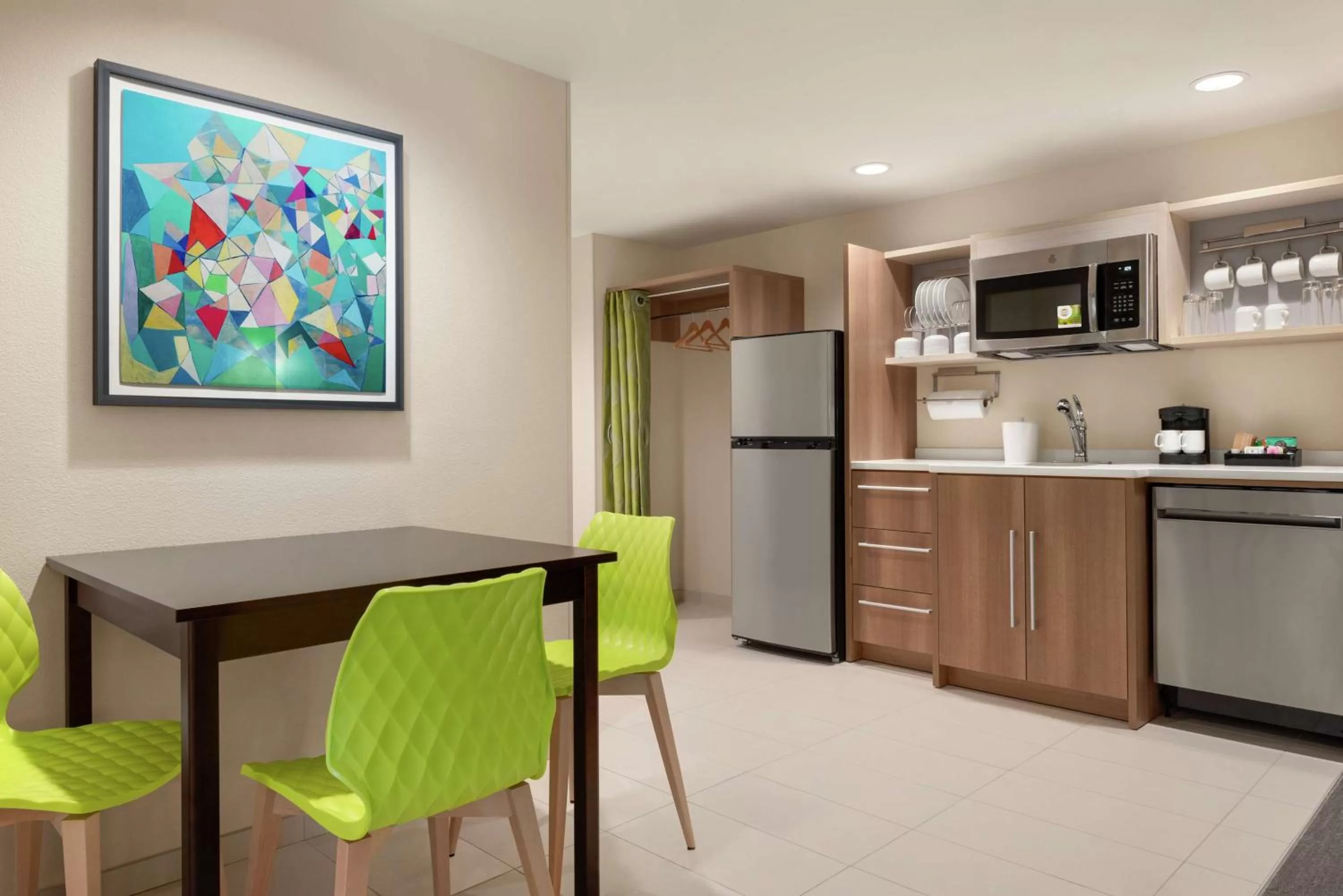 Kitchen or kitchenette in Home2 Suites By Hilton Overland Park, Ks
