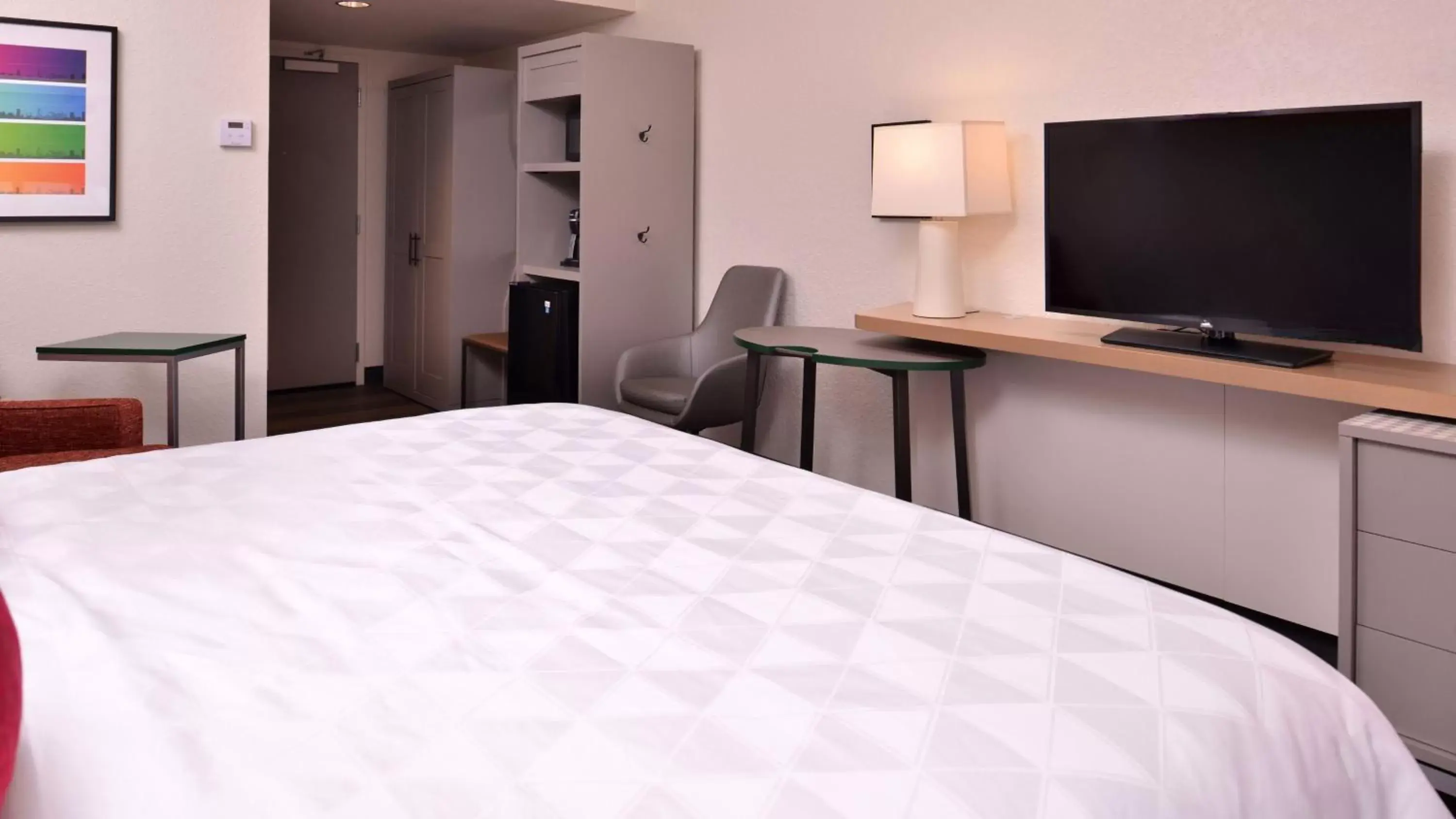 King Room - Mobility Access/Hearing Accessible in Holiday Inn & Suites Orlando - International Dr S, an IHG Hotel King Room - Mobility Access/Hearing Accessible in Holiday Inn & Suites Orlando - International Dr S, an IHG Hotel