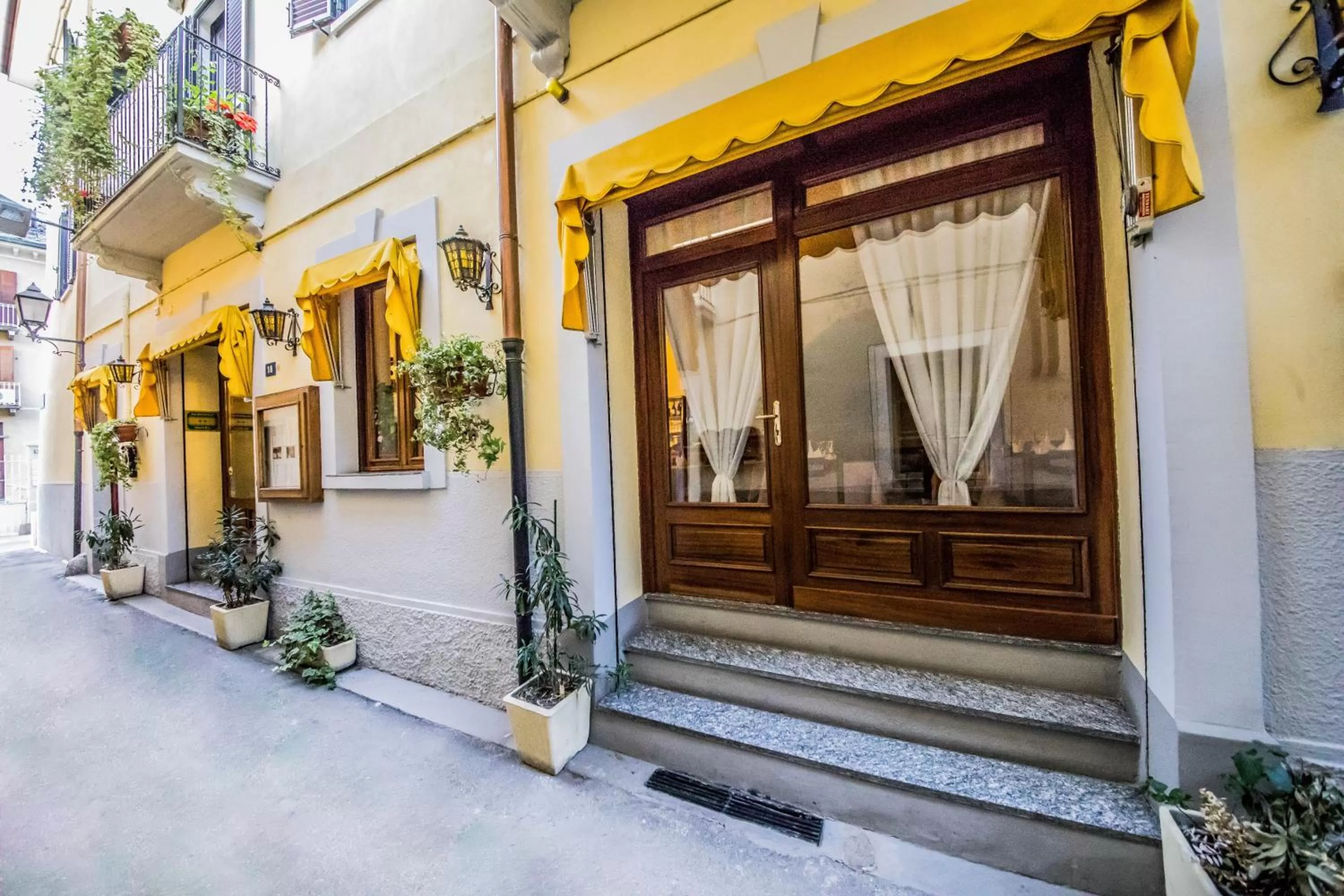 Facade/entrance in La Belle Epoque